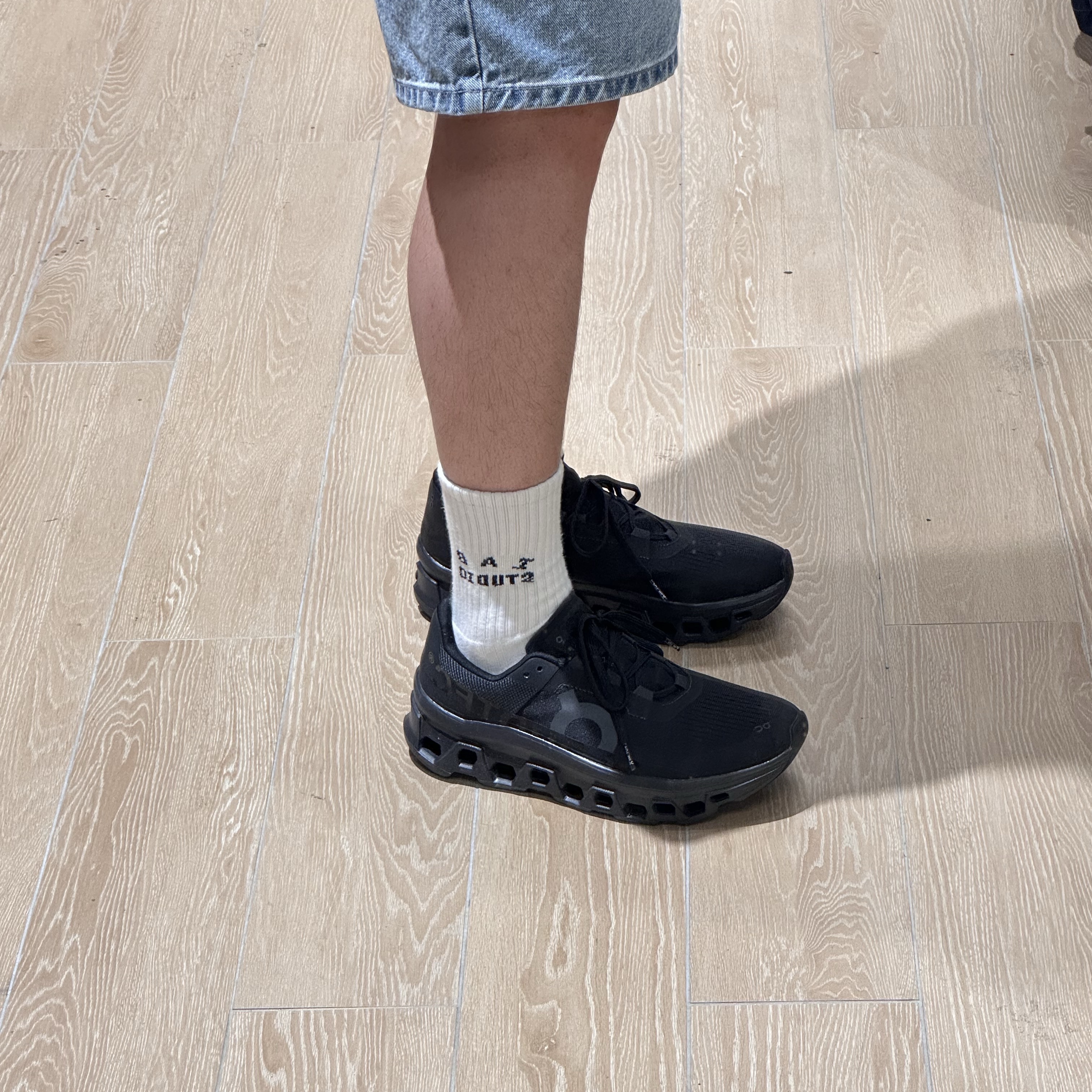 On Running Cloudmonster All Black 착용 스타일