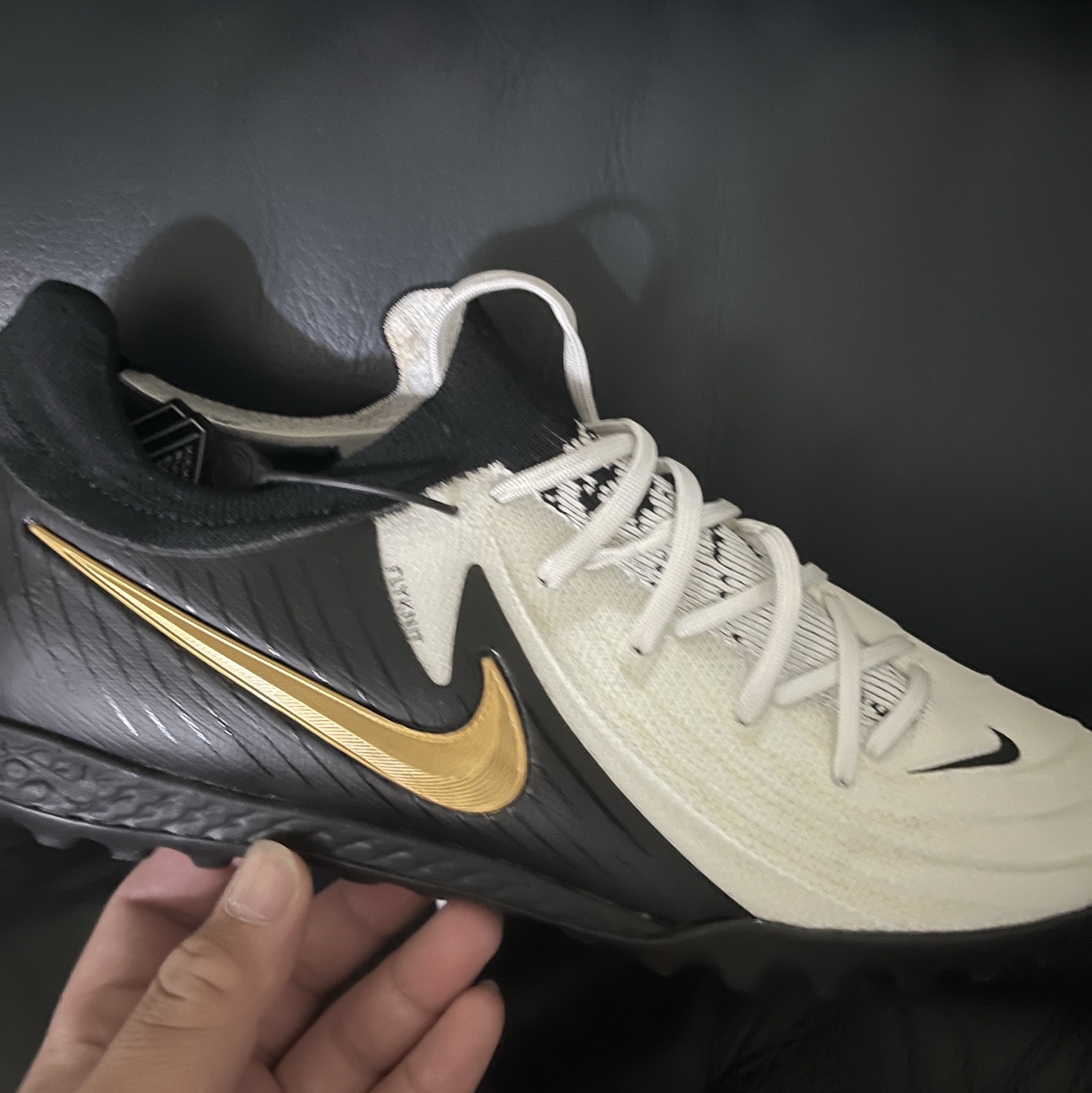 Nike Phantom GX 2 Pro TF White Metallic Gold Coin 착용 스타일