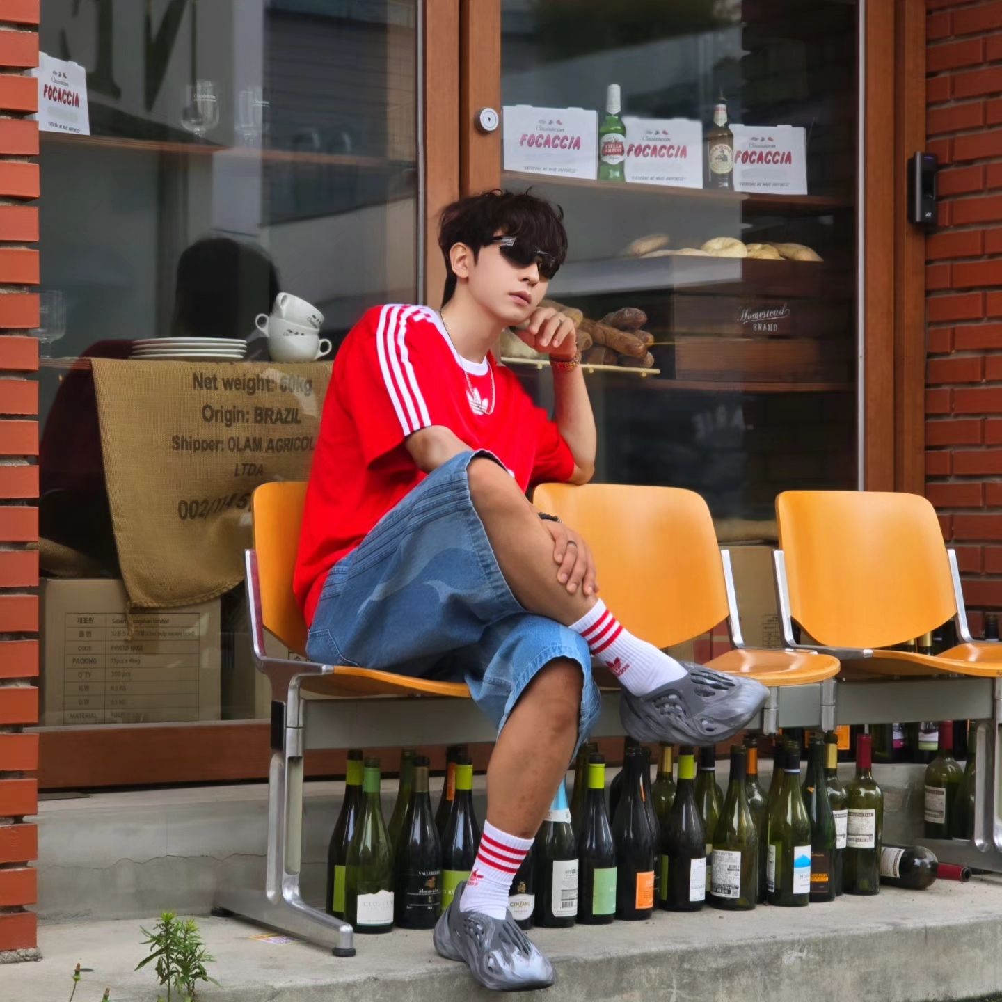 Adidas Adicolor T-Shirt Better Scarlet White - KR Sizing, Adidas Adicolor T-Shirt Better Scarlet White - US Sizing 착용 스타일 - 1
