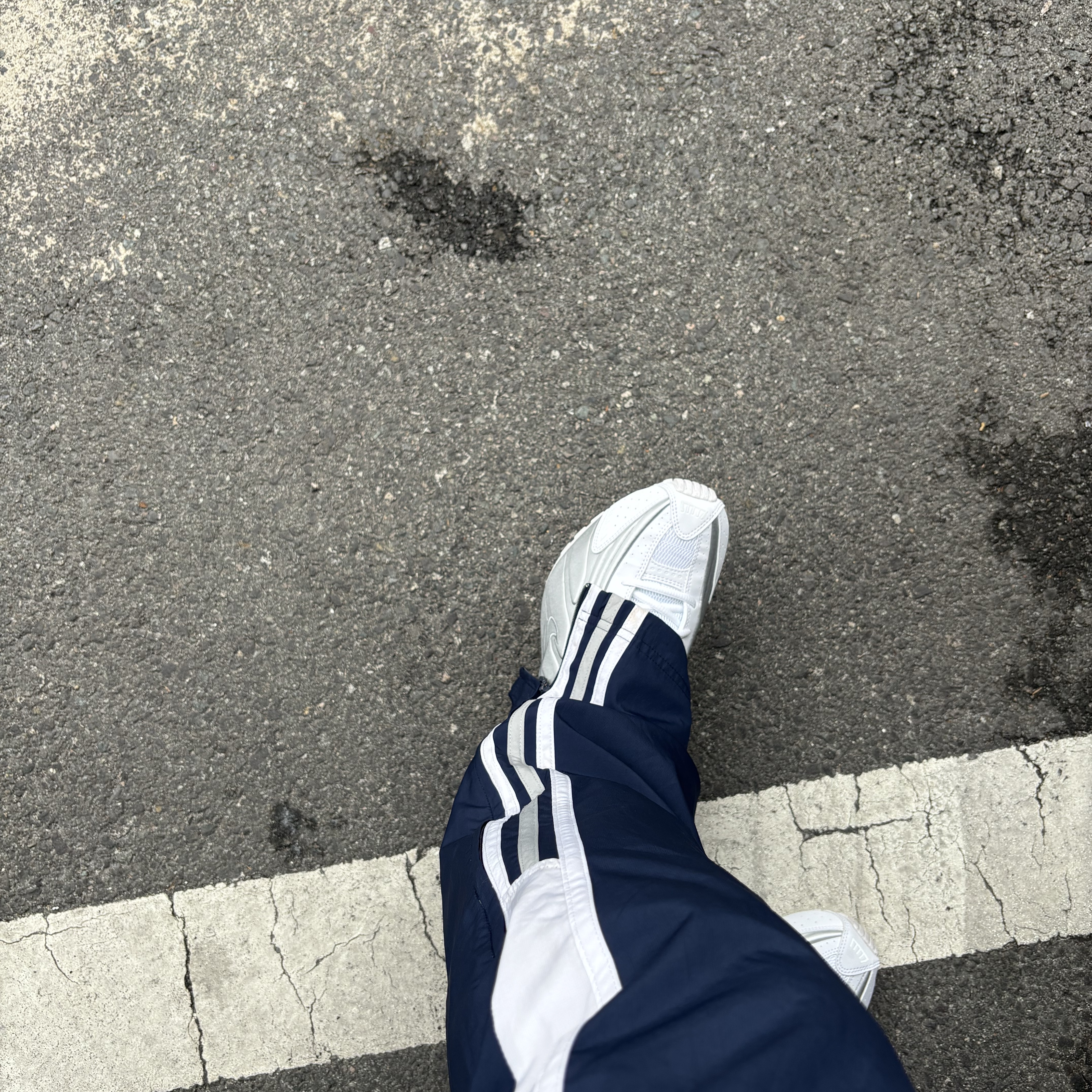 (W) Nike Shox R4 White Metallic Silver 착용 스타일