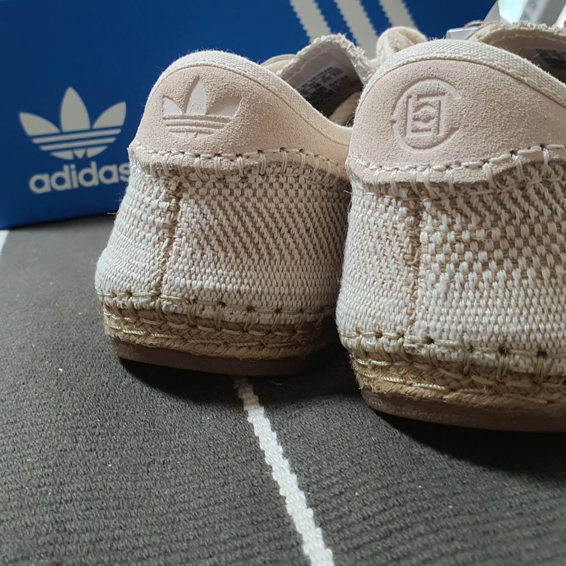 Adidas x Clot Gazelle Halo Ivory Cloud White 착용 스타일
