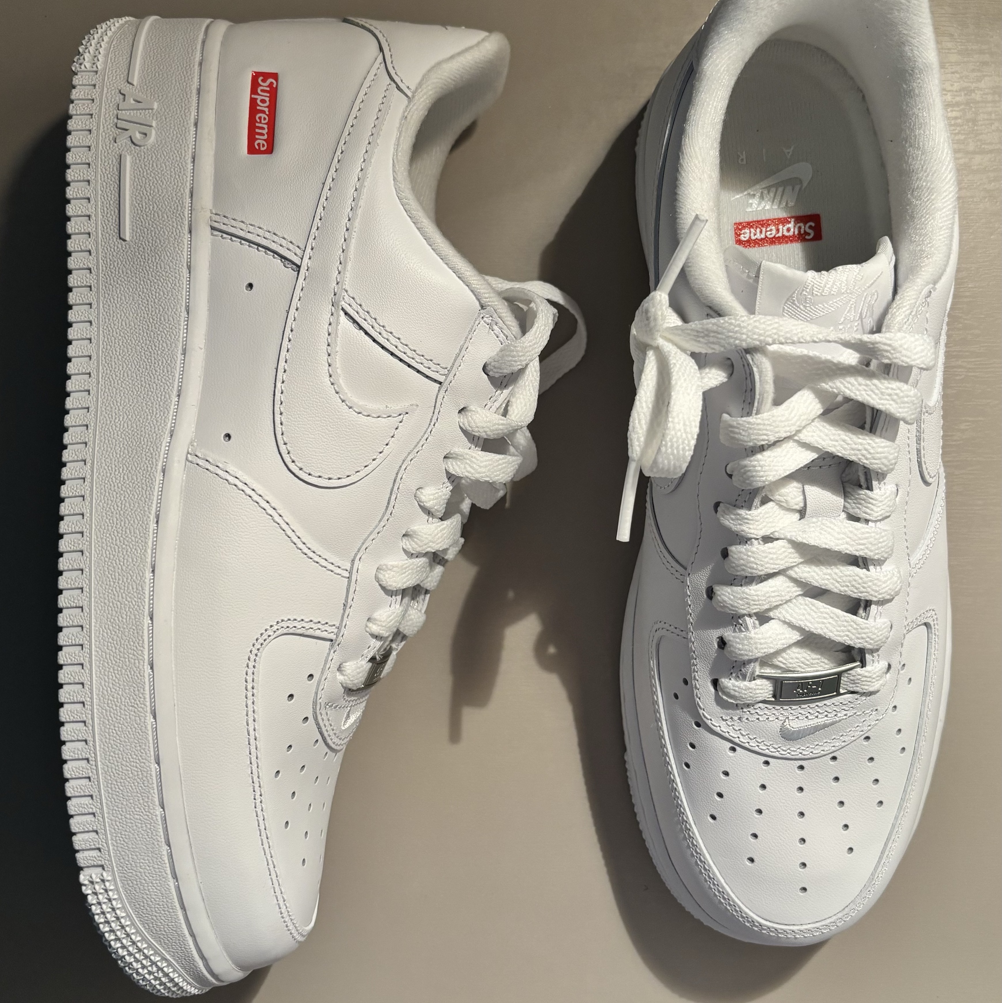 Nike x Supreme Air Force 1 Low White 착용 스타일 - 1