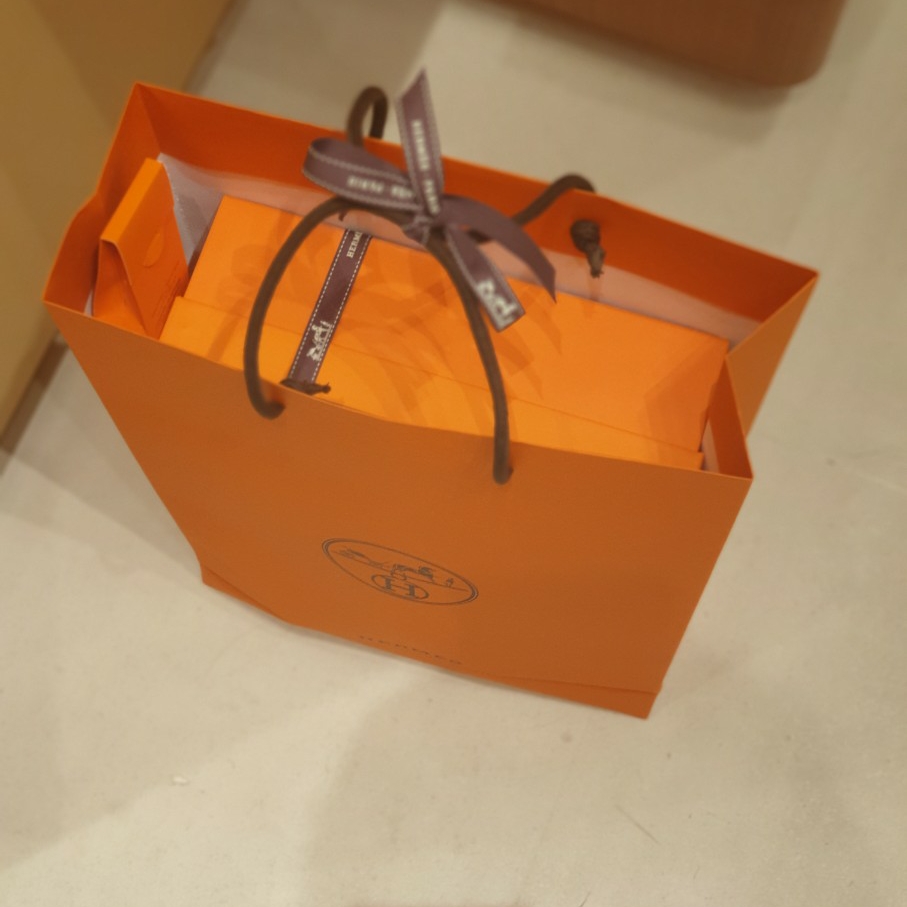Hermes Izmir Sandal Calfskin & Noir 착용 스타일 - 5