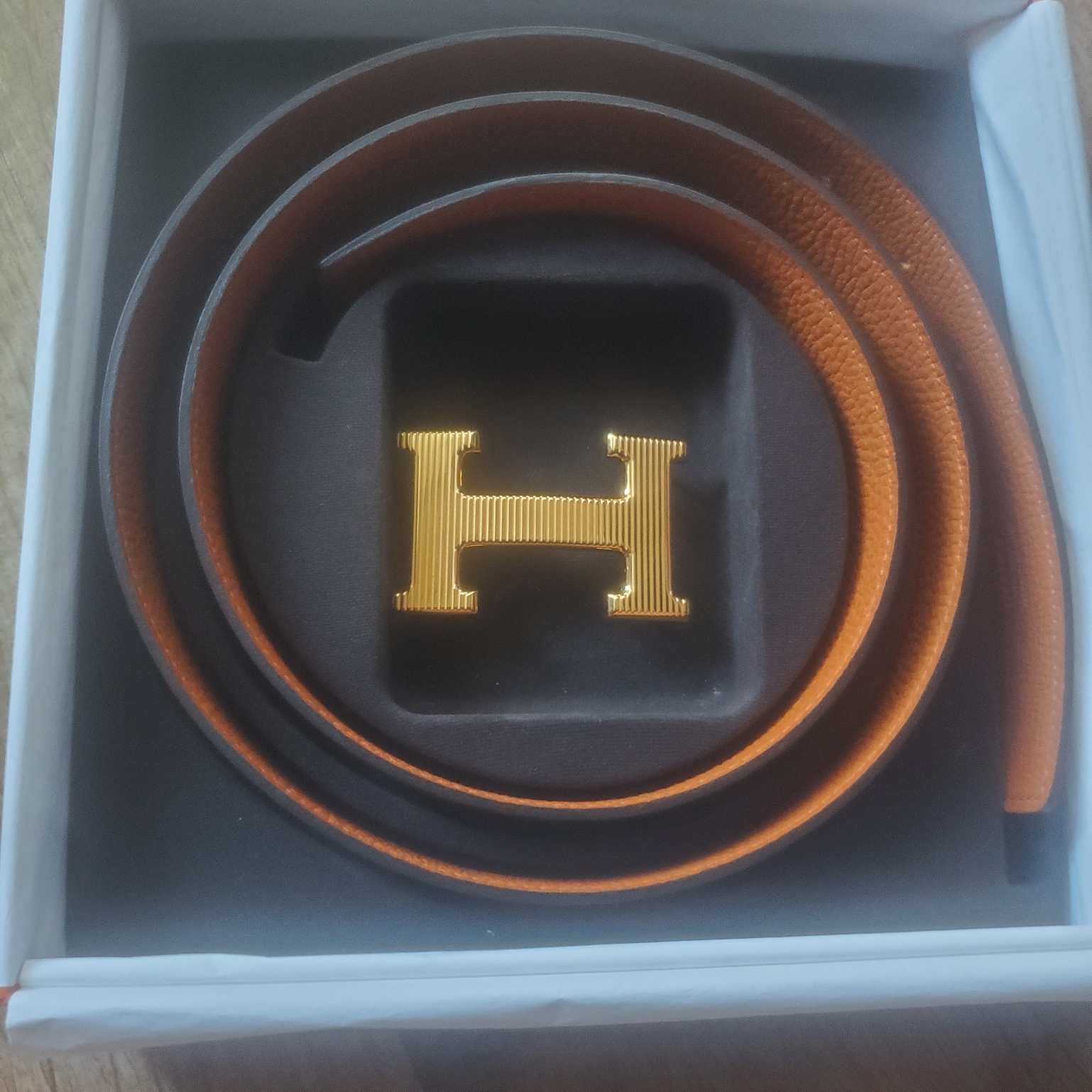 Hermes H Guillochee Belt Buckle & Reversible Leather Strap Box 135 Togo 32mm & Gold Noir Orange 착용 스타일