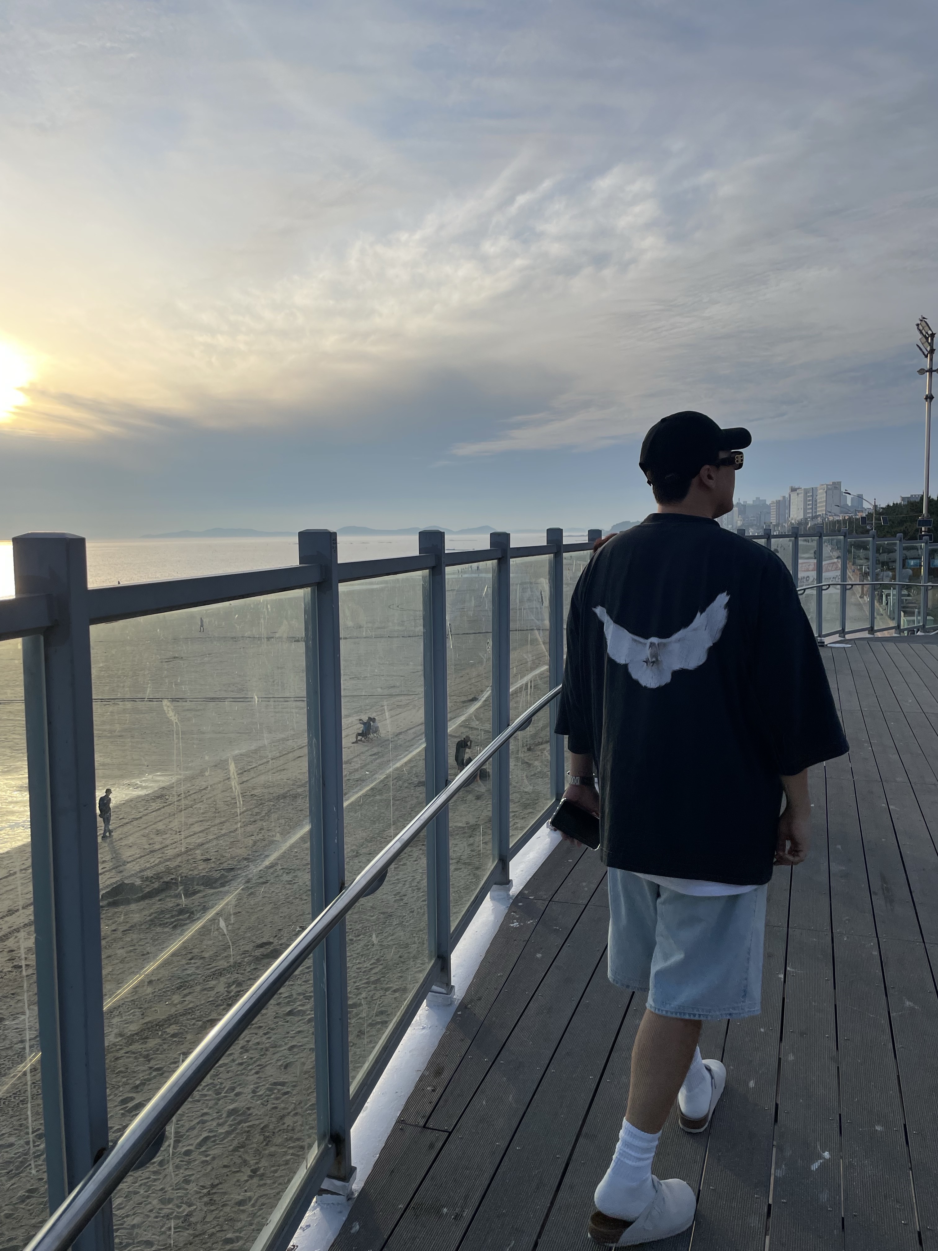 47 Brand New York Yankees BW Clean Up Black, Yeezy Gap Engineered By Balenciaga Dove 3/4 Sleeve T-Shirt Washed Black 착용 스타일