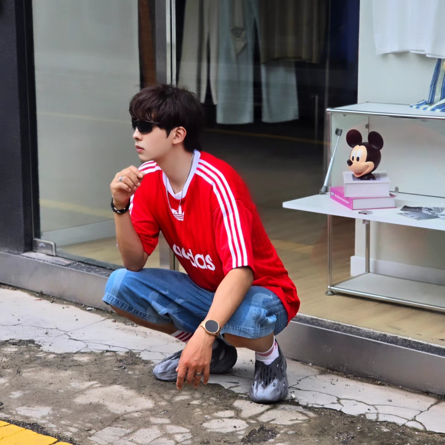 Adidas Adicolor T-Shirt Better Scarlet White - KR Sizing, Adidas Adicolor T-Shirt Better Scarlet White - US Sizing 착용 스타일 - 5