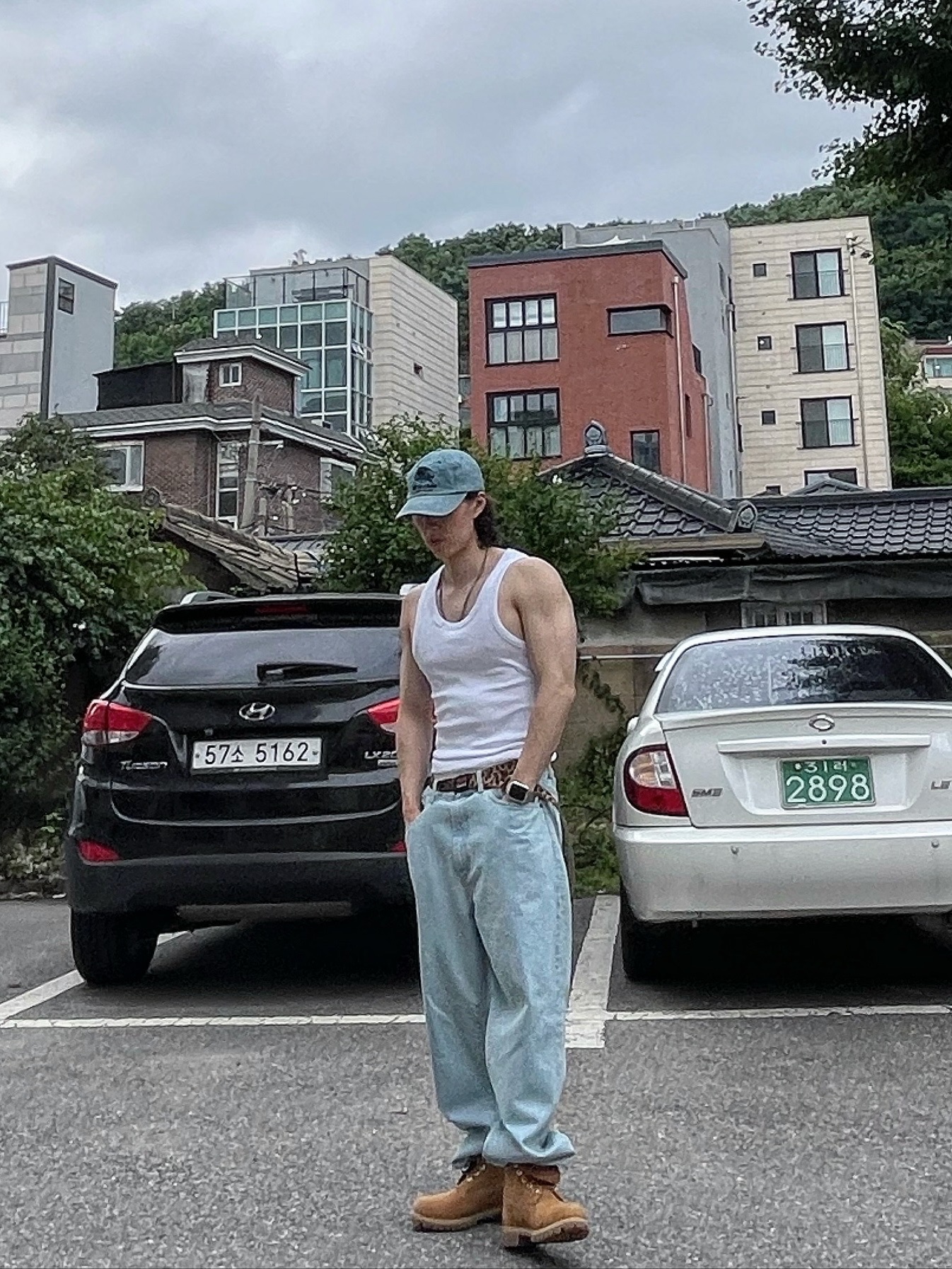 Supreme x Burberry Denim 6-Panel Washed Blue - 22SS, Supreme Baggy Jean Washed Indigo - 24SS 착용 스타일 - 2