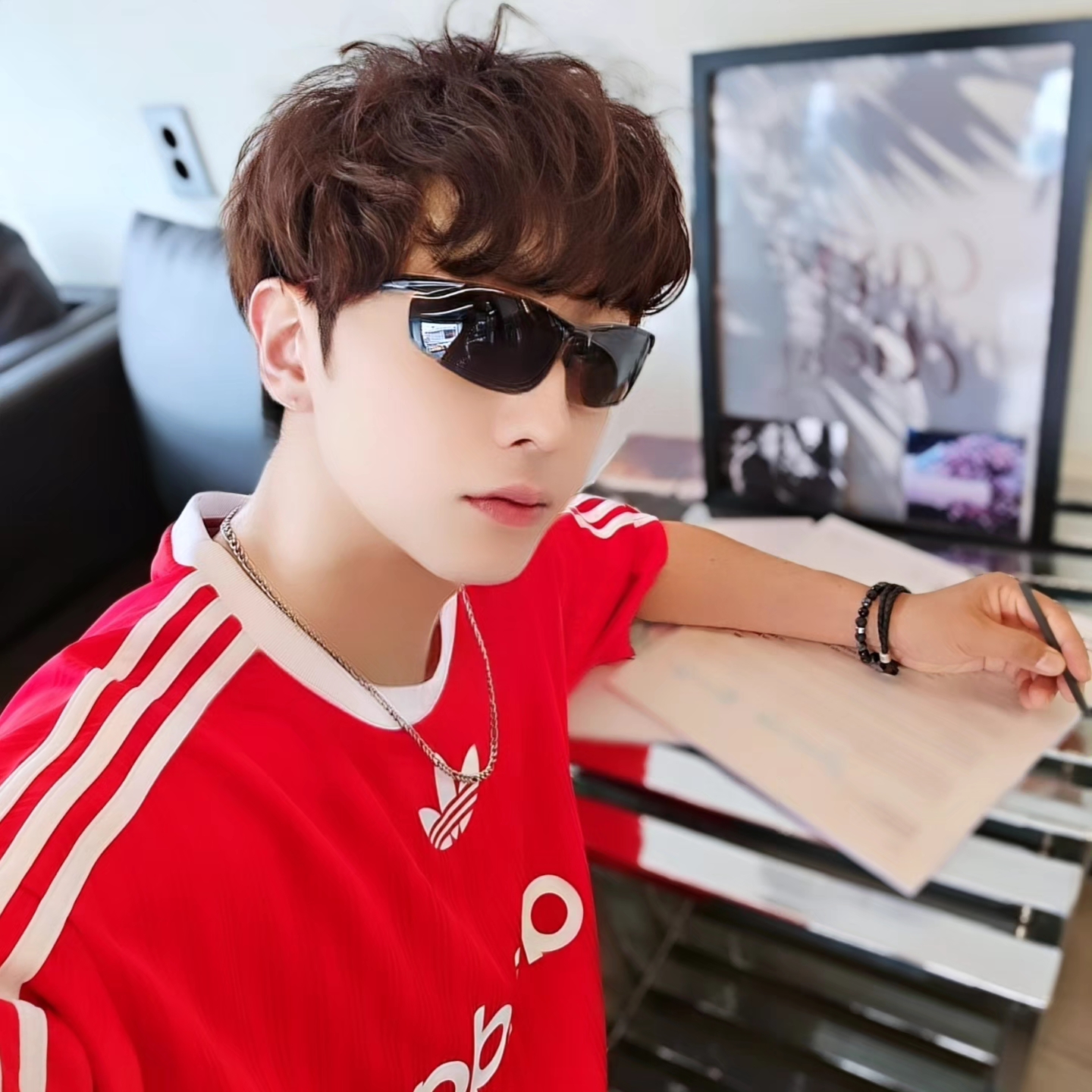 Adidas Adicolor T-Shirt Better Scarlet White - KR Sizing, Adidas Adicolor T-Shirt Better Scarlet White - US Sizing 착용 스타일 - 3