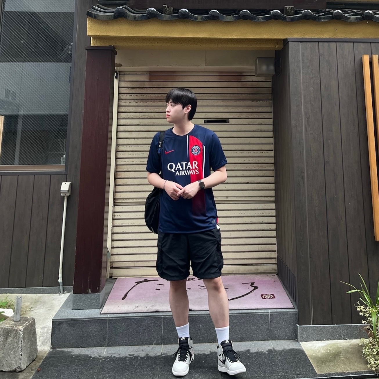 Nike Paris Saint-Germain 2023/24 Dri-Fit Stadium Home Jersey Midnight Navy (Non Marking Ver.), Jordan 1 Retro High OG Defiant SB NYC to Paris 착용 스타일