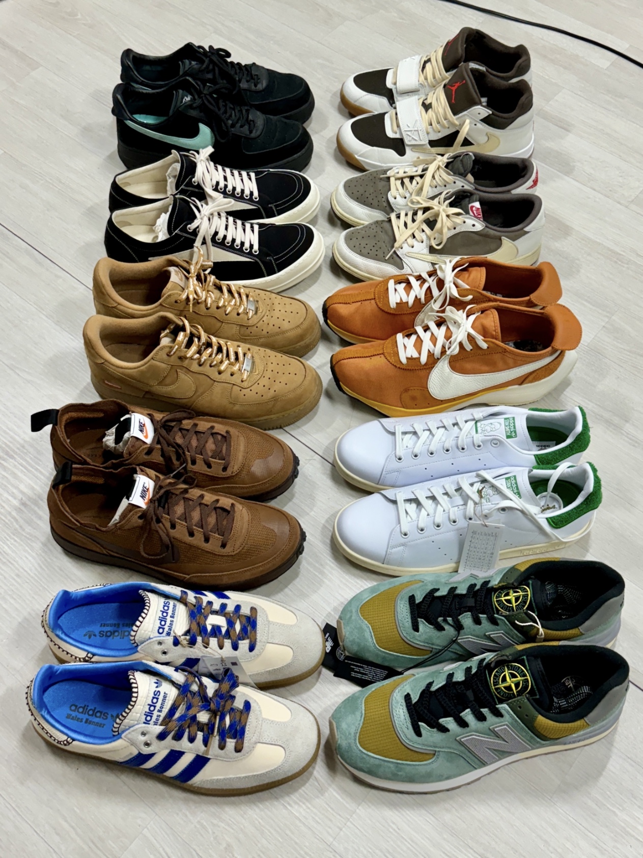 Rick Owens Drkshdw Lido Overdyed Denim Vintage Sneakers Black Milk, Nike x Tiffany & Co. Air Force 1 Low SP 1837 착용 스타일