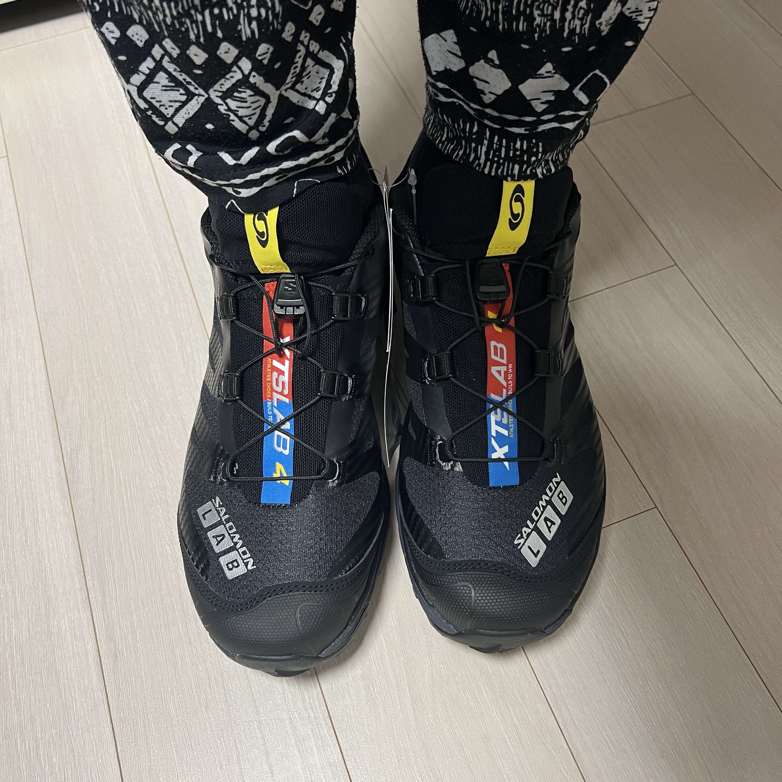 Salomon XT-4 Black Silver Metallic 착용 스타일