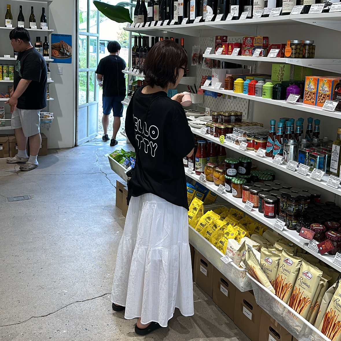 Open Yy x Hello Kitty T-Shirt Black 착용 스타일 - 4