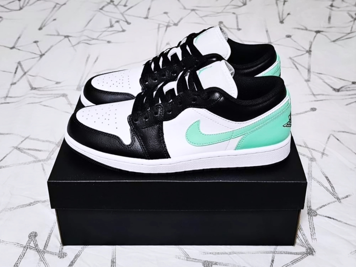Jordan 1 Low White Green Glow 착용 스타일 - 2