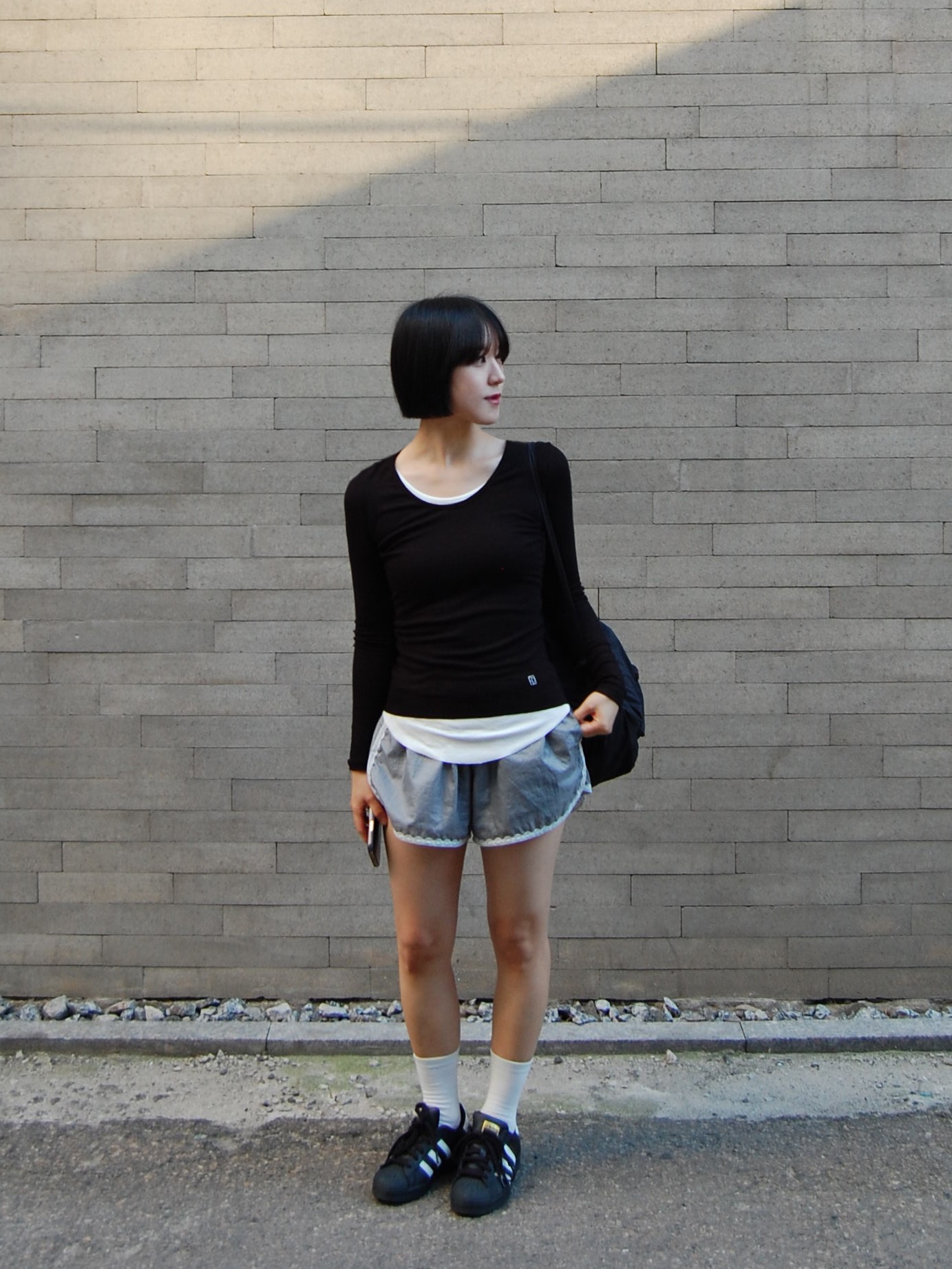(J) Adidas Superstar Black White 착용 스타일
