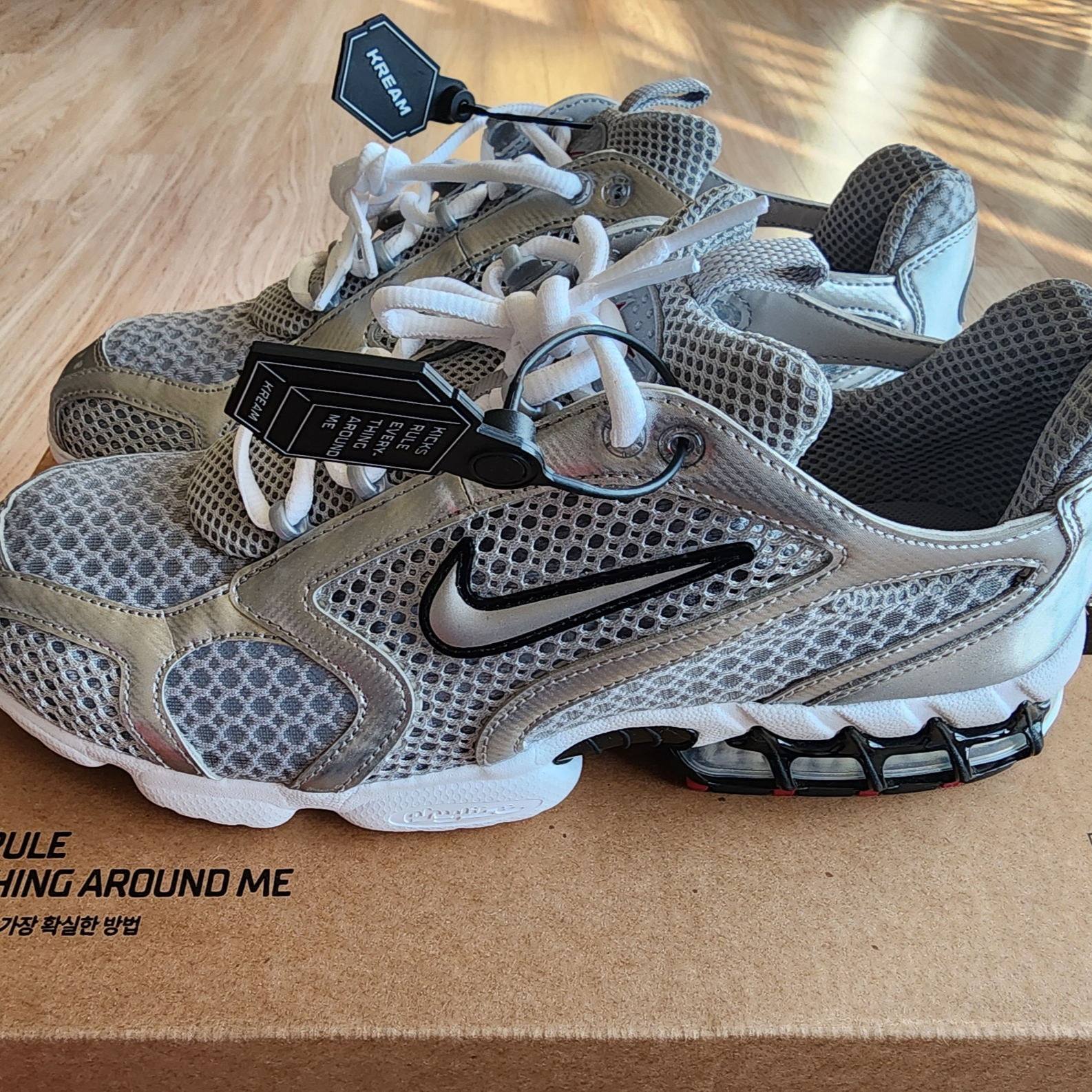 Nike Air Zoom Spiridon Cage 2 Metallic Silver 착용 스타일 - 1
