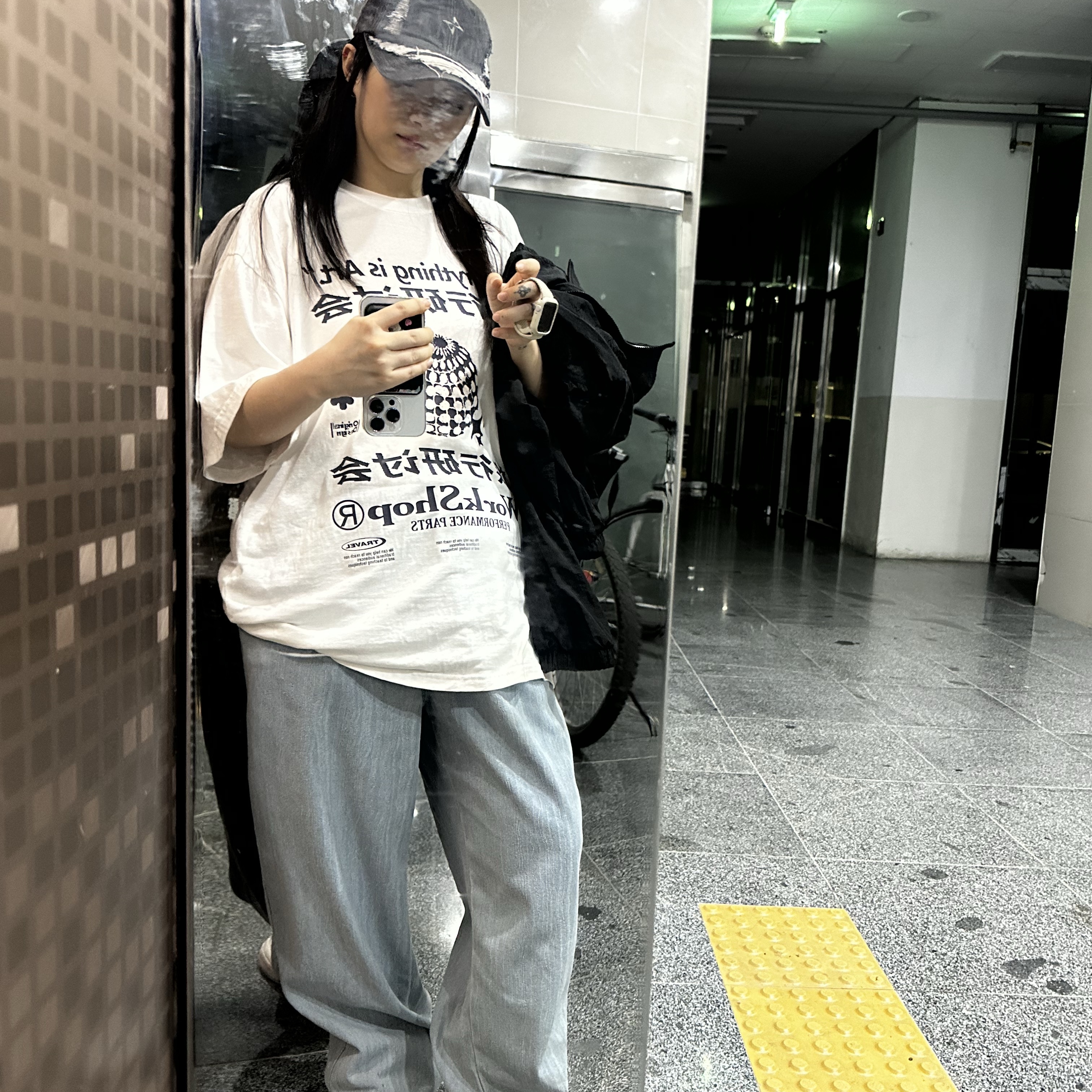 BLR Grunge Denim Cap Black & White, Nike Air Force 1 '07 Low White 착용 스타일 - 2