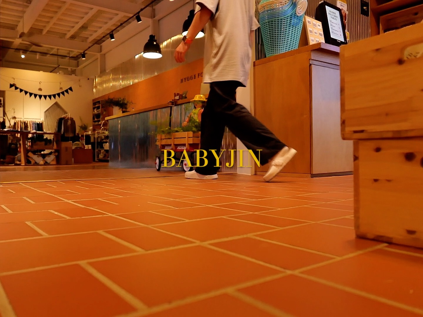 (GS) Jordan 1 Retro High OG Chicago 2022, Carhartt WIP x IAB Studio S/S Pocket Loose T-Shirt Grey Heather 착용 스타일 - 3