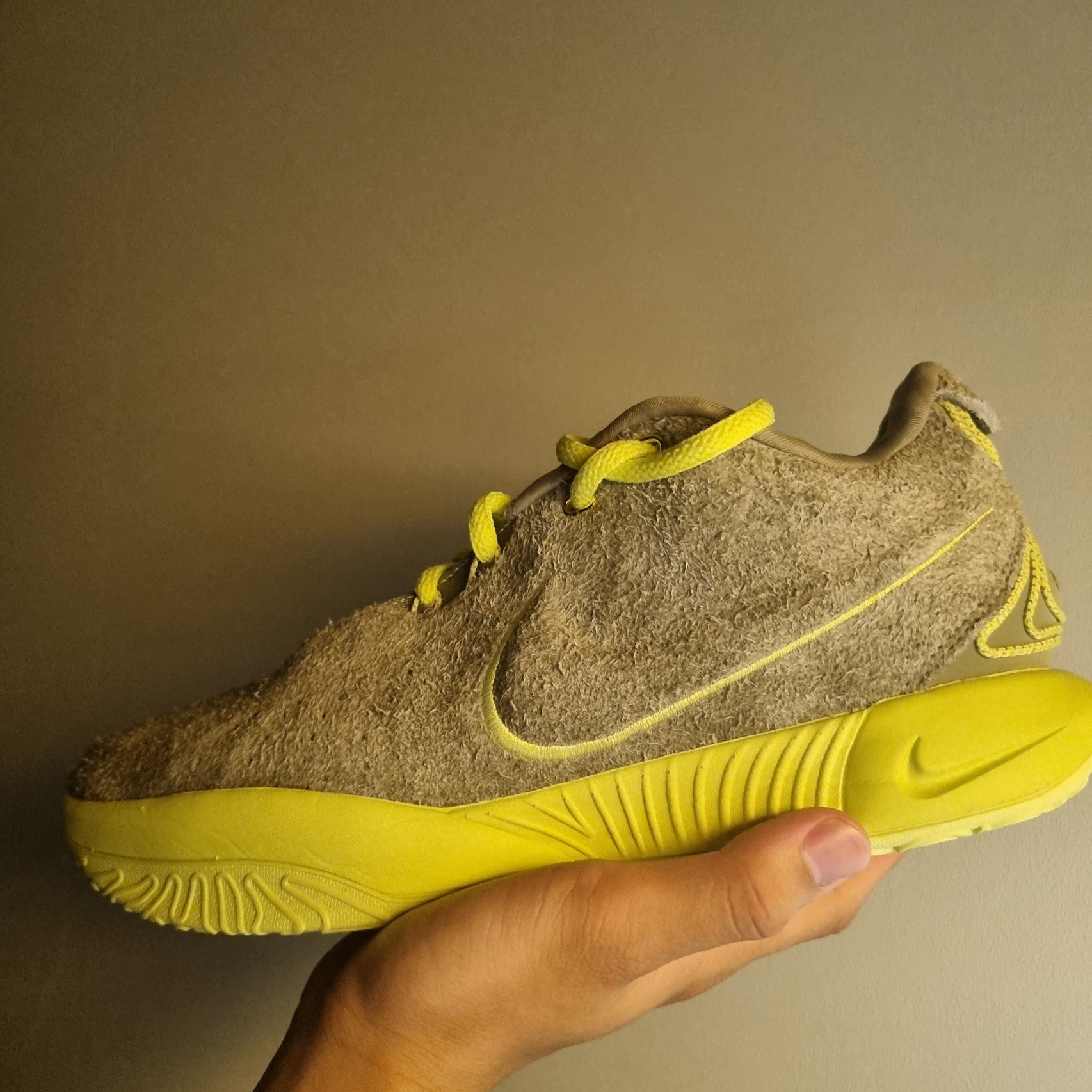 Nike Lebron 21 EP Oil Green Volt 착용 스타일 - 1