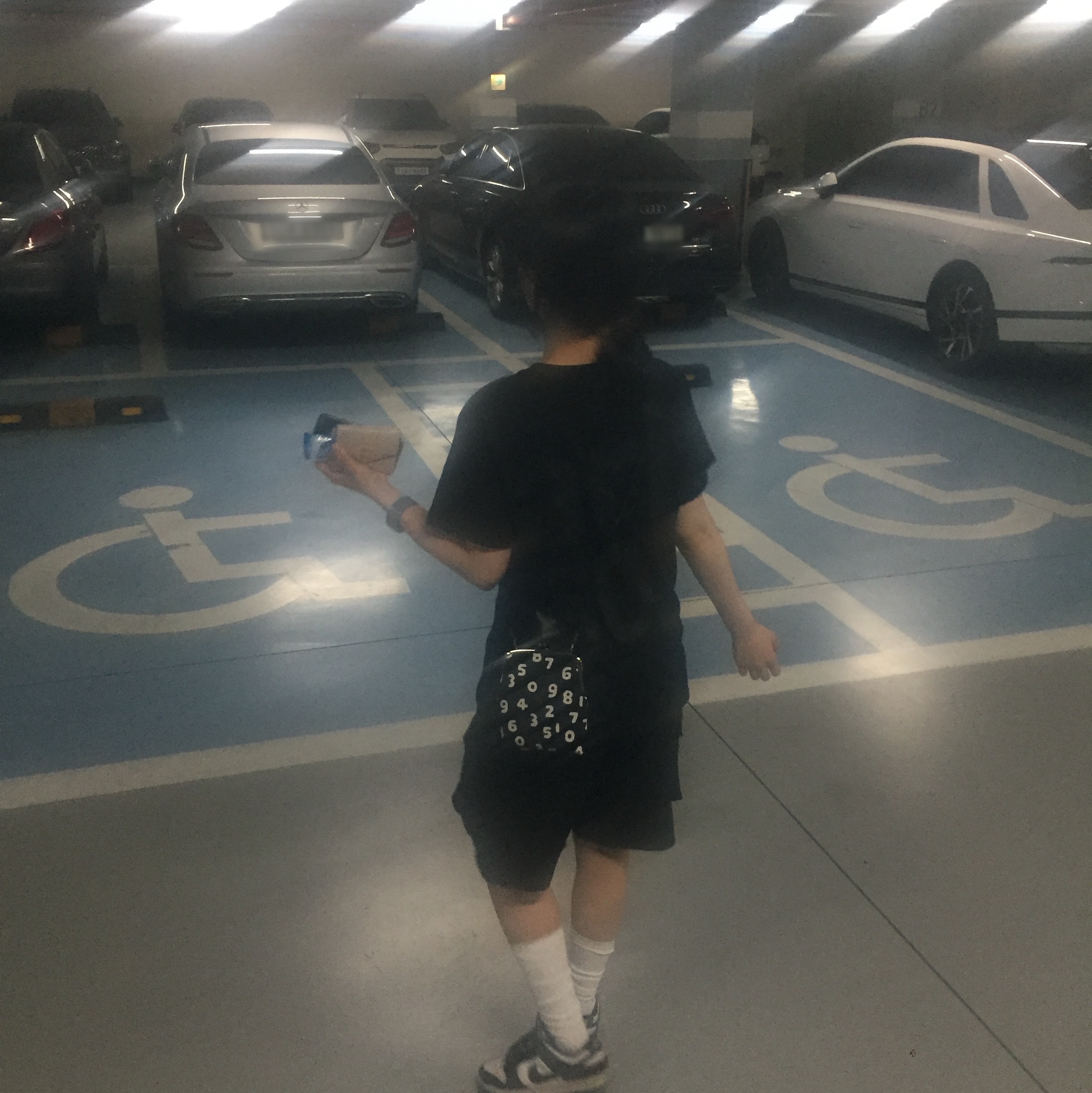 [예약 배송][KREAM 단독] Safarispot Basic Safari T-Shirt Black, Sou Sou Canvas Soft Gamaguchi Bag Large Black (with 110cm Black Leather Strap) 착용 스타일