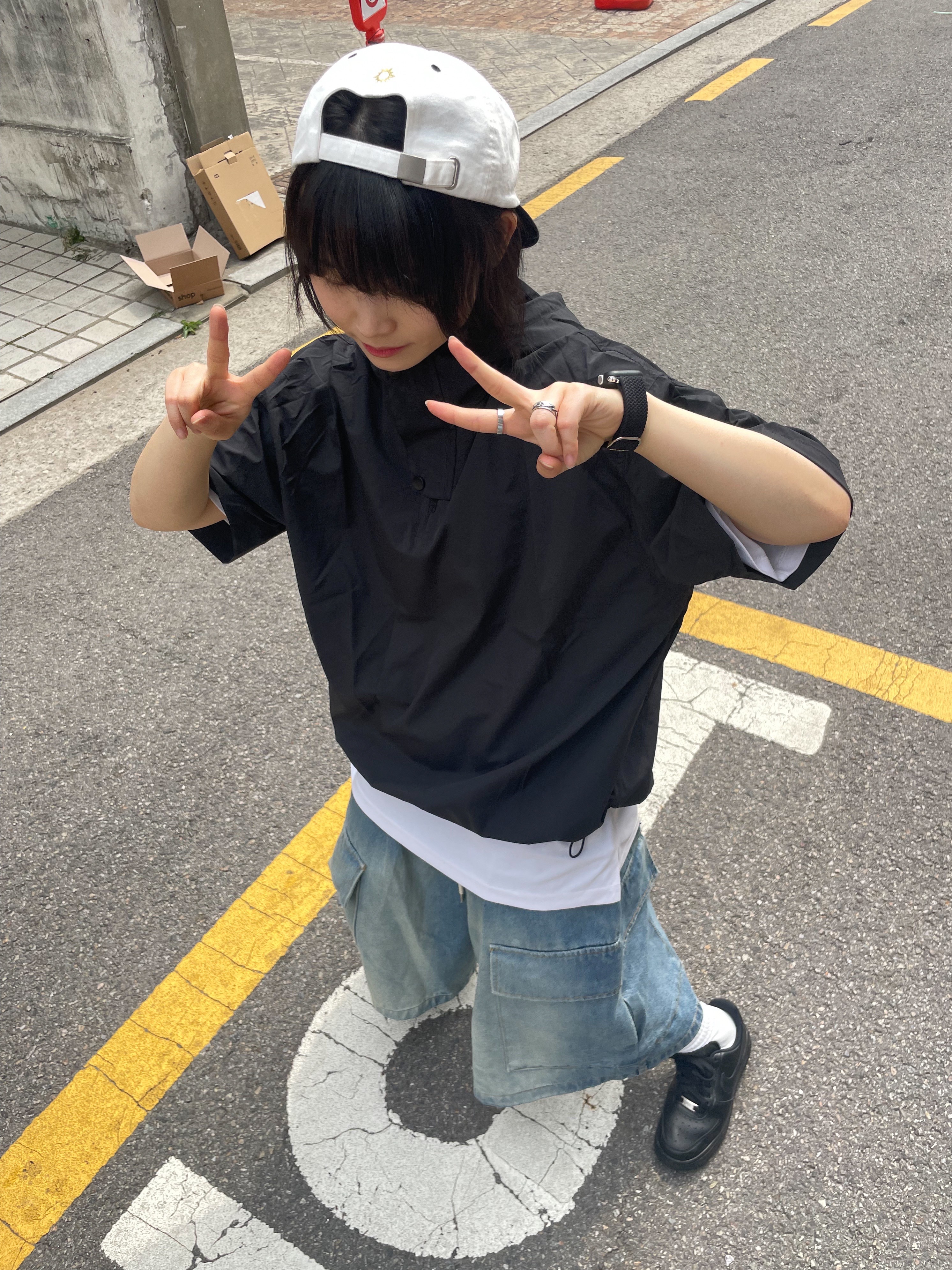 Hello Sunrise  Two Tone Washed OG Logo 6panel Cap Off White & Black, (W) Nike Air Force 1 '07 Low Triple Black 착용 스타일 - 1