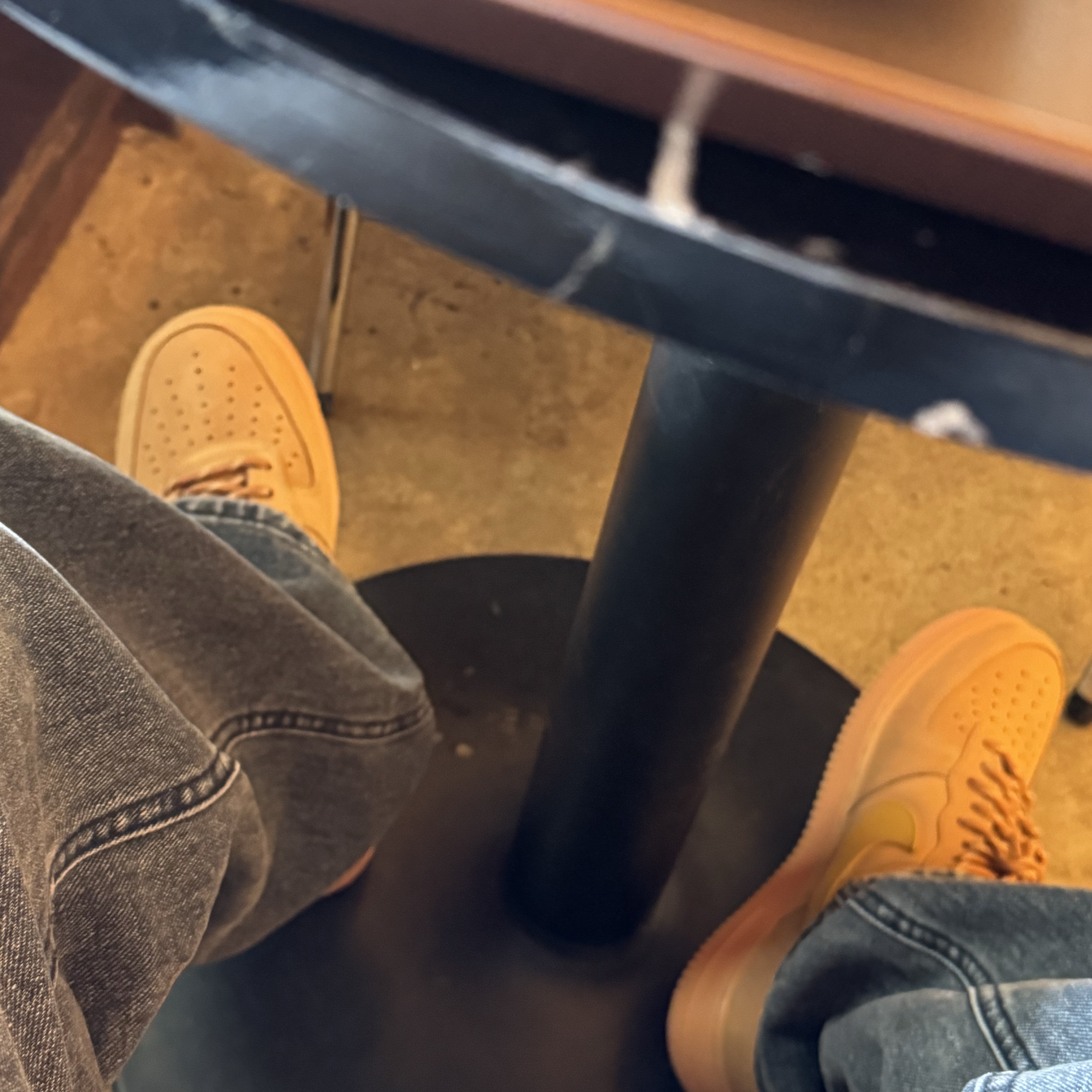 Nike Air Force 1 '07 WB Flax 착용 스타일