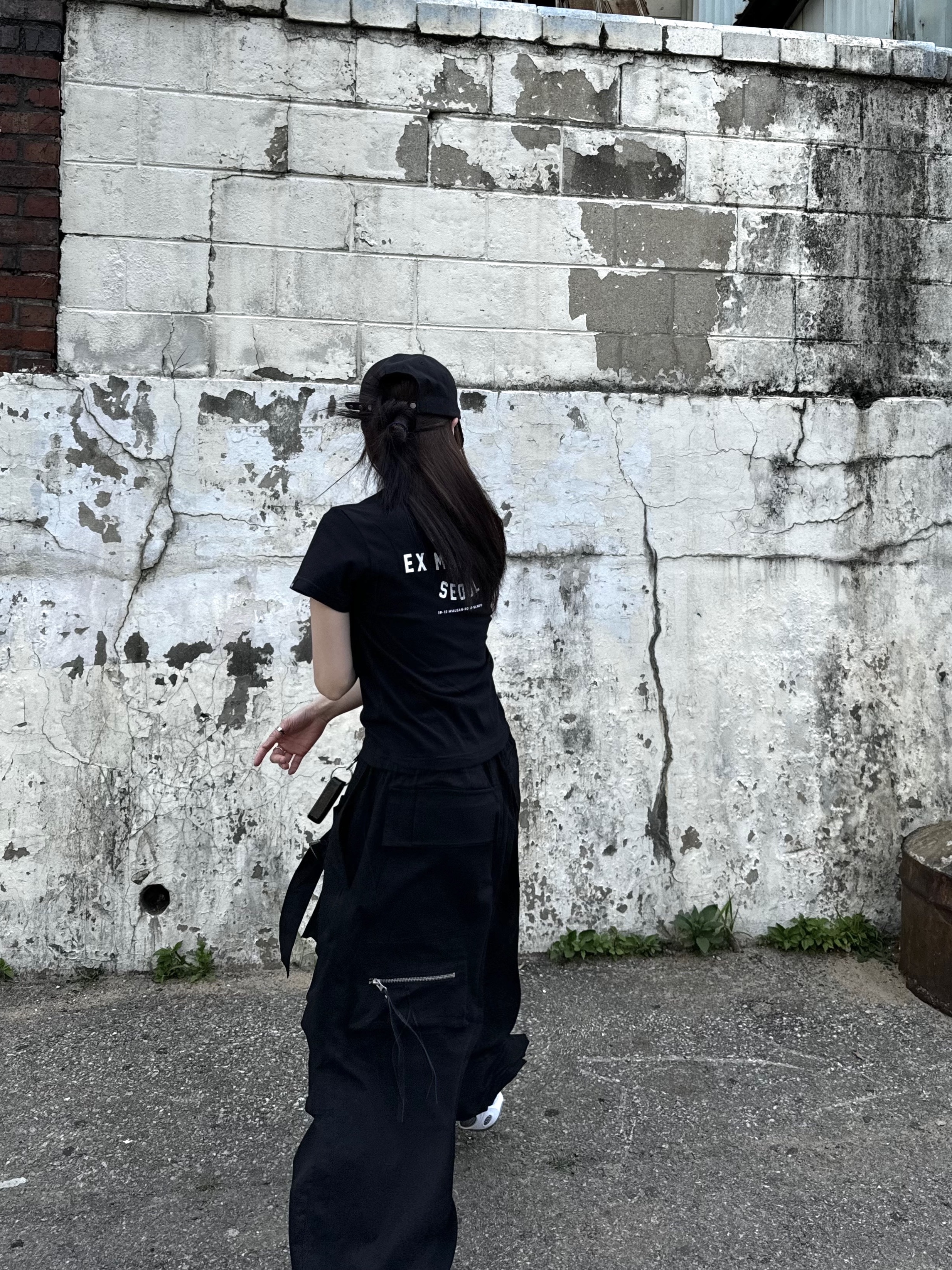 (Kids) Deus Ex Machina College Seoul T-Shirt Black, Nike x Drake Nocta Glide Black White Clear 착용 스타일 - 3