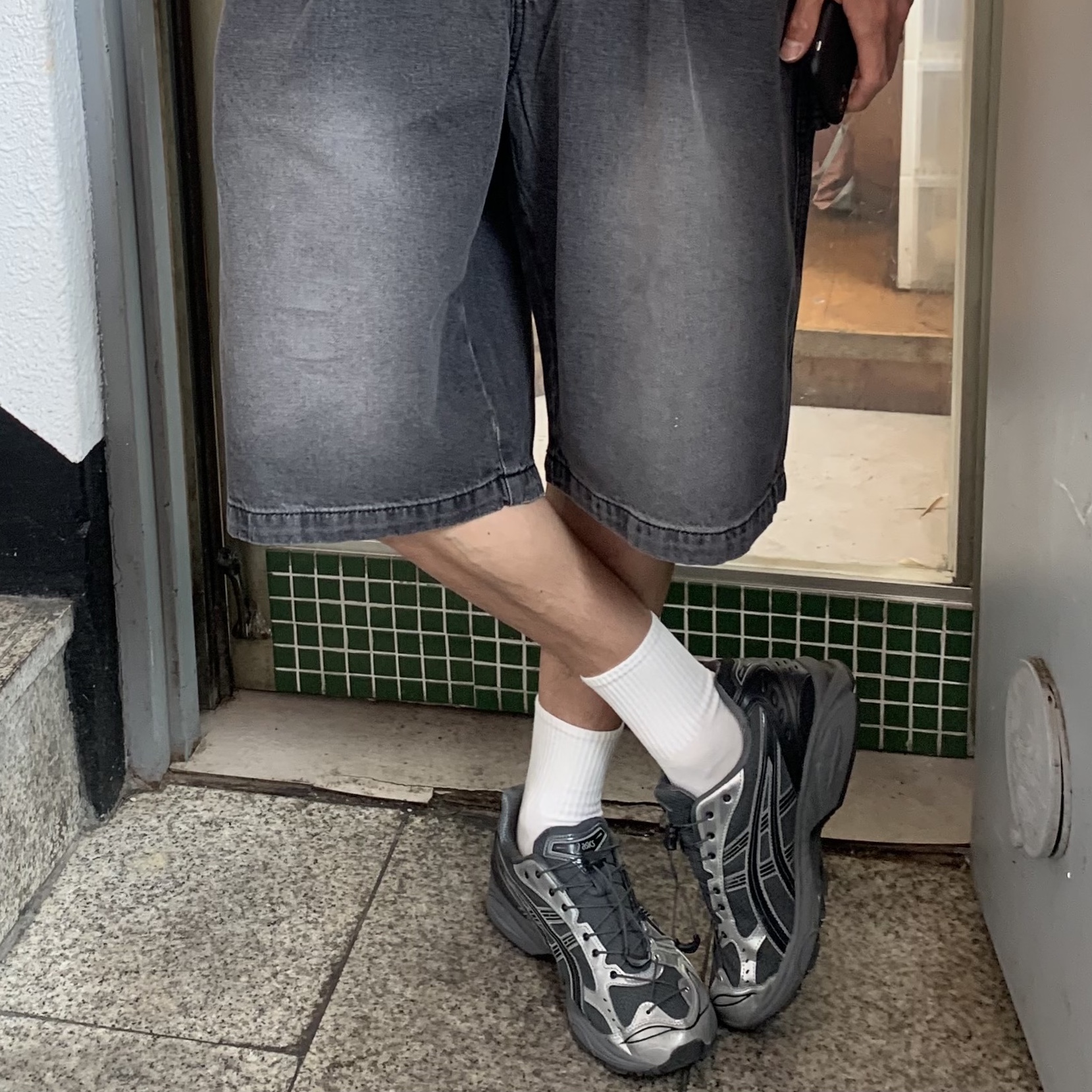 Asics x Unaffected Gel-Kayano 14 Silver Moon 착용 스타일 - 3