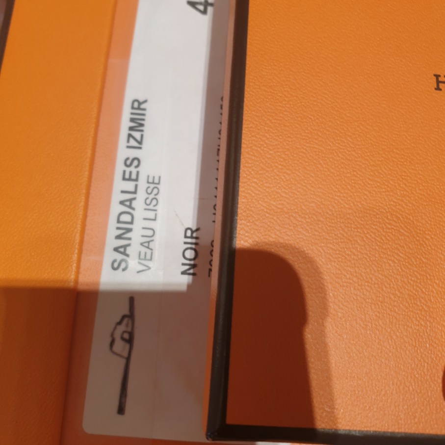 Hermes Izmir Sandal Calfskin & Noir 착용 스타일 - 4