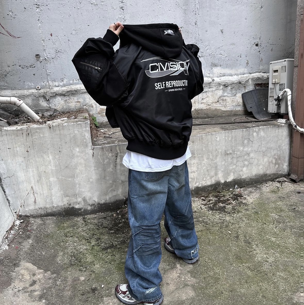 Civision by CSC Remake Hooded Blouson Black, Civision by CSC Vision Logo T-Shirt Black 착용 스타일 - 1