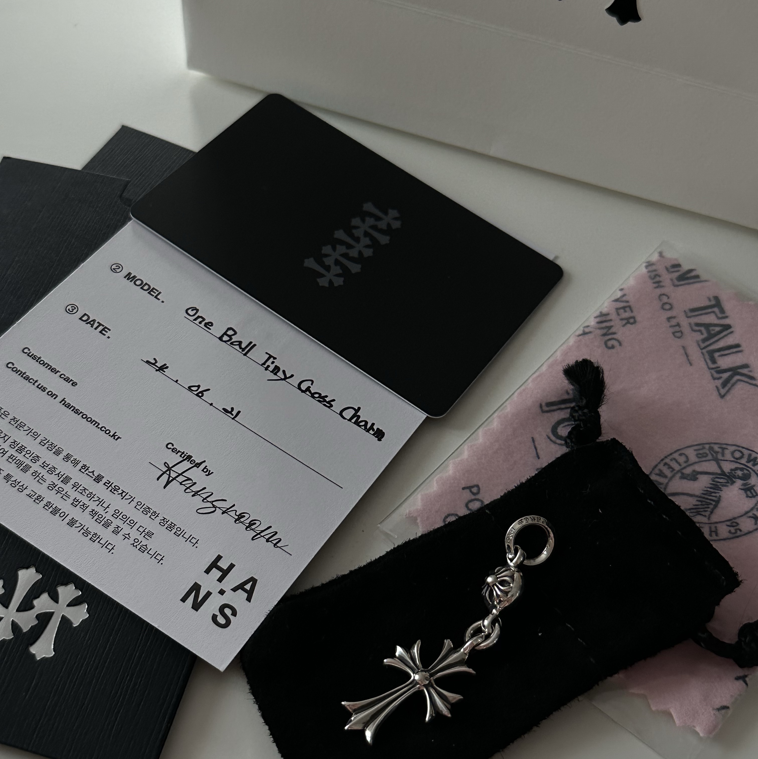 Hansroom Chrome Hearts One Ball Tiny Cross Charm 착용 스타일