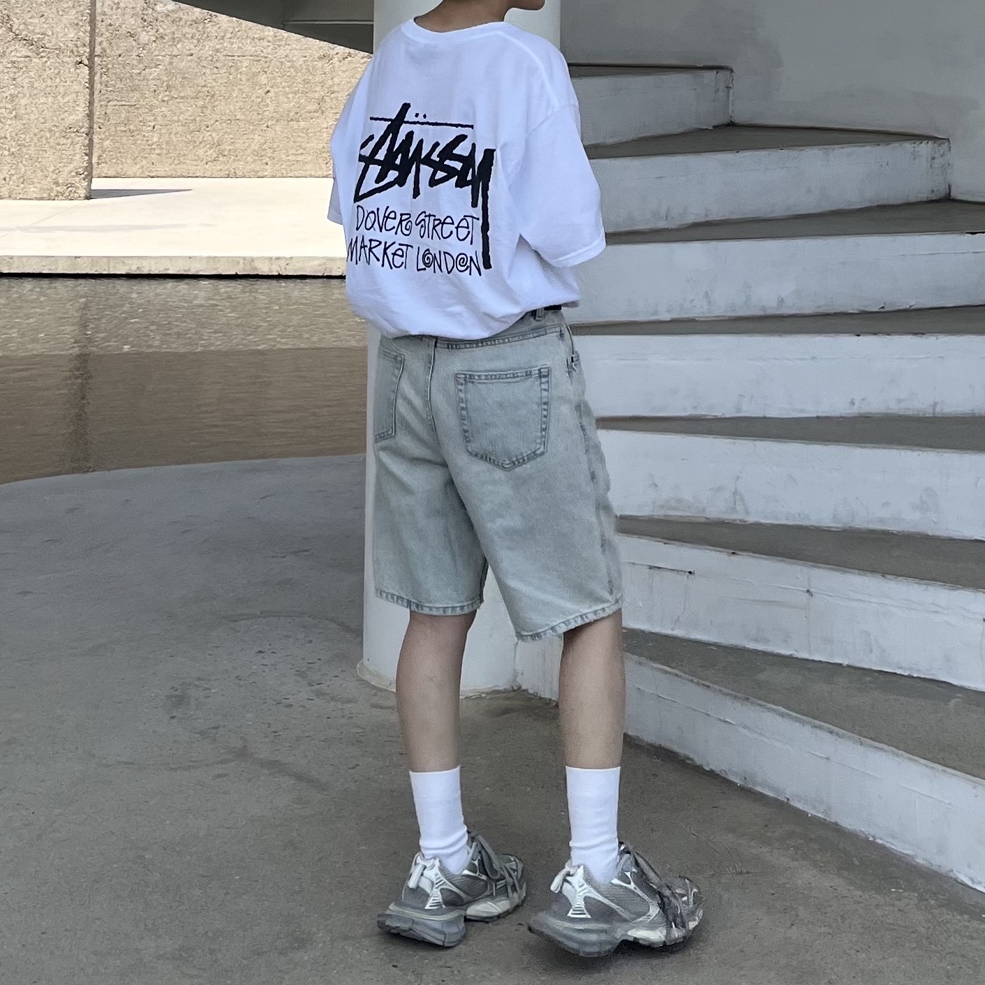 Stussy Stock DSM London T-Shirt Fog Grey 2024, Balenciaga 3XL Sneakers Light Beige 착용 스타일 - 3