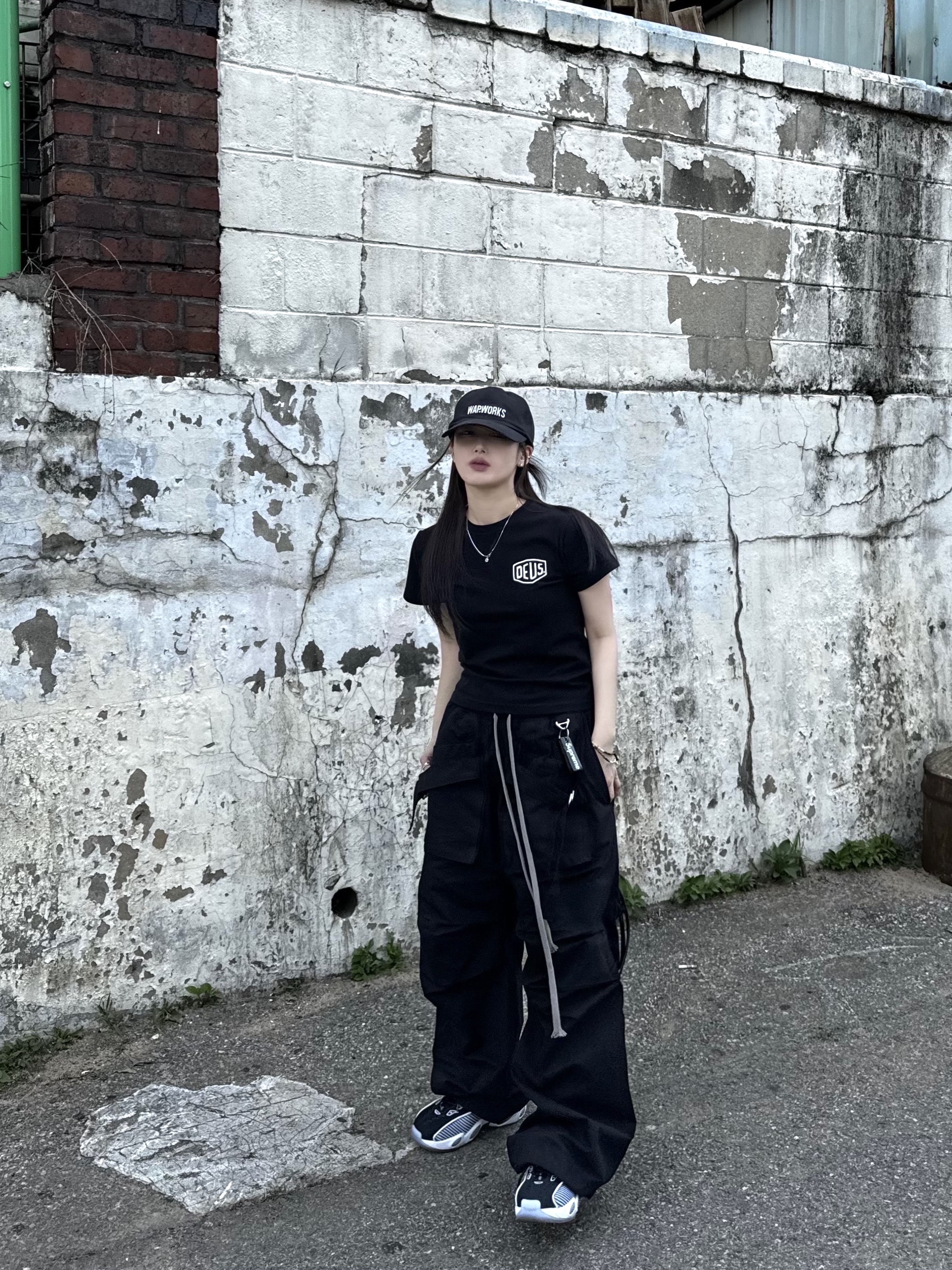 (Kids) Deus Ex Machina College Seoul T-Shirt Black, Supreme Floating Keychain Black - 23FW 착용 스타일 - 2
