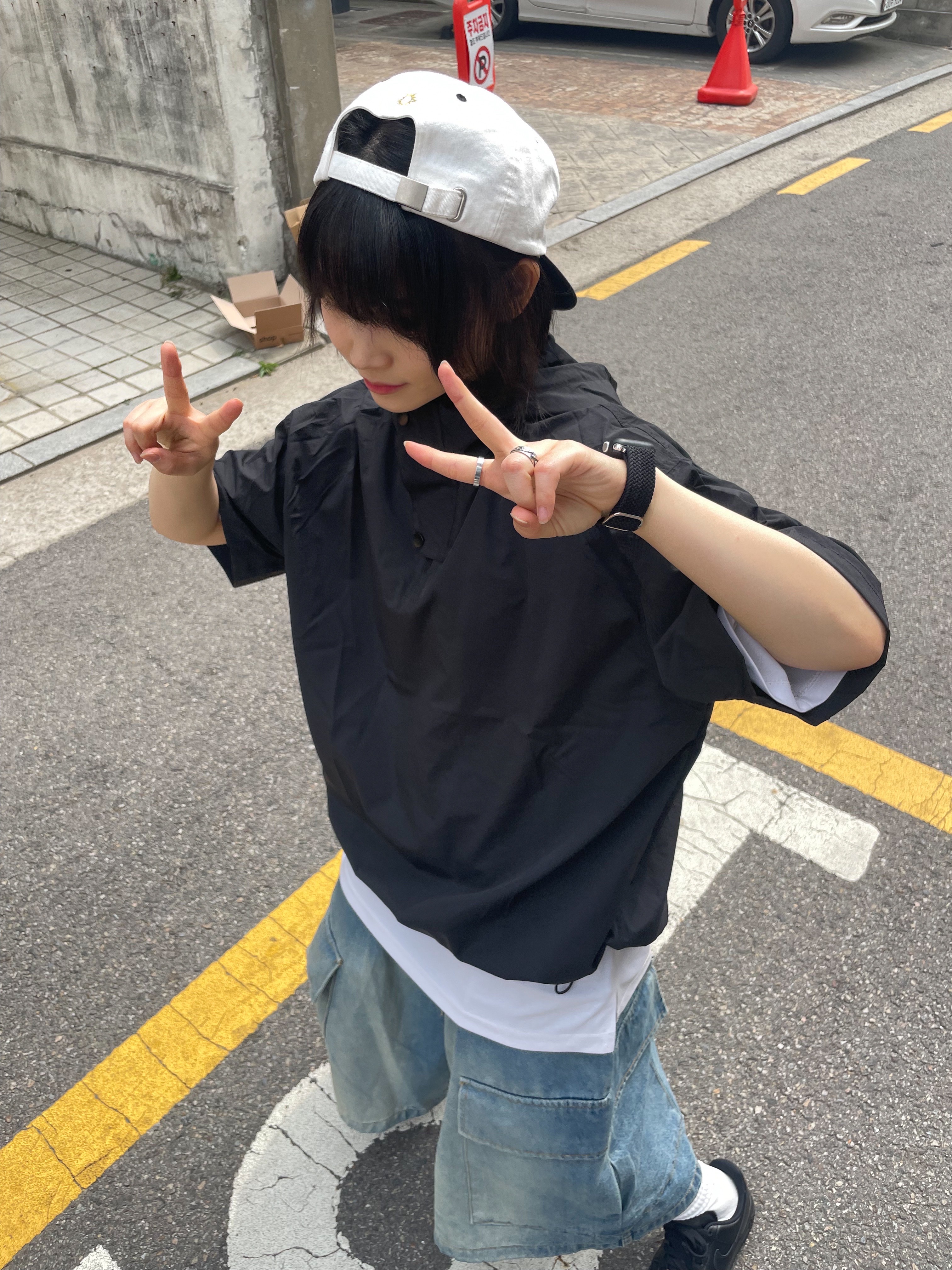 Hello Sunrise  Two Tone Washed OG Logo 6panel Cap Off White & Black, (W) Nike Air Force 1 '07 Low Triple Black 착용 스타일 - 2