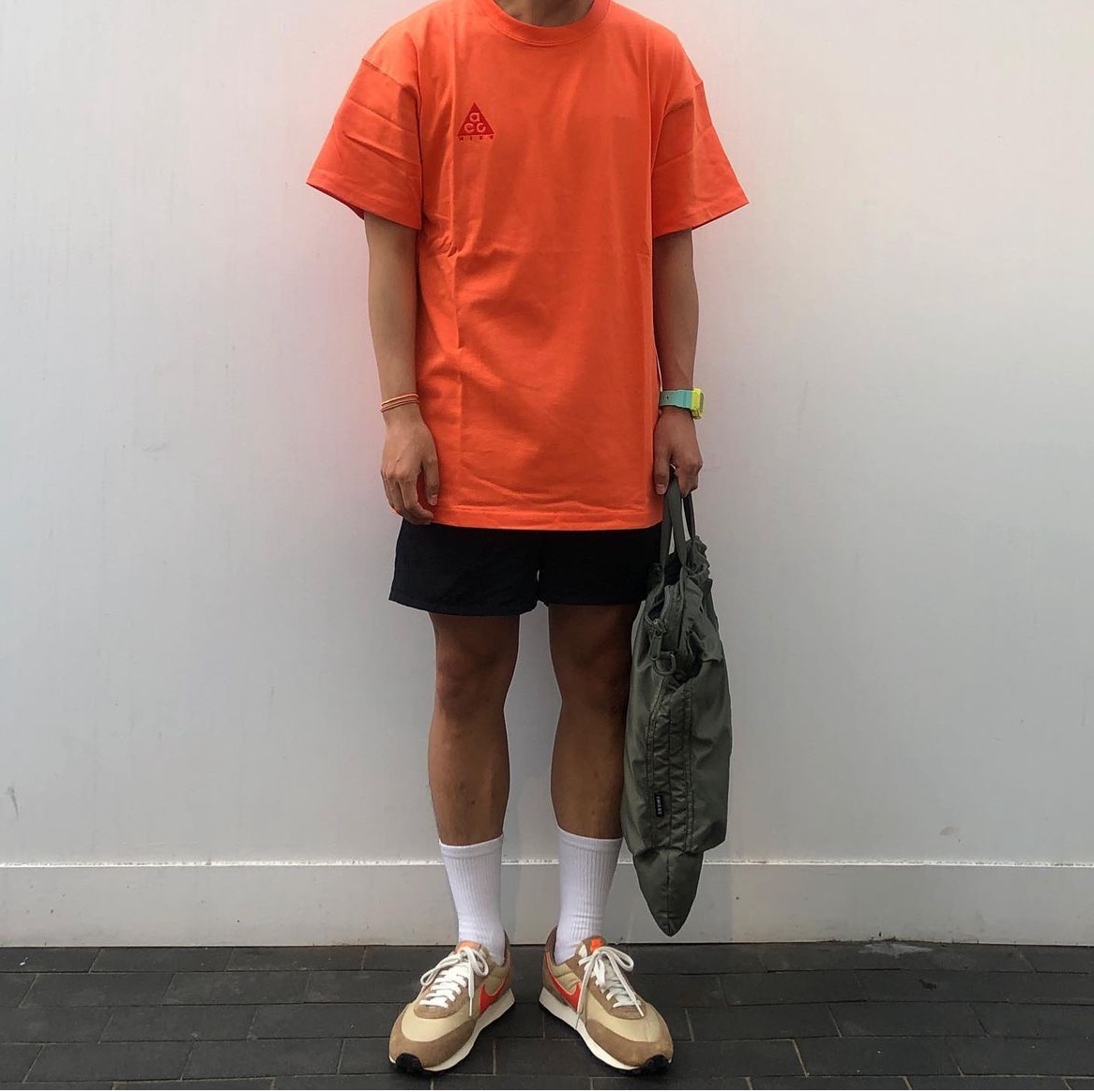 Nike ACG Logo T-Shirt Turf Orange - Asia, Nike Daybreak SP Vegas Gold College Orange 착용 스타일