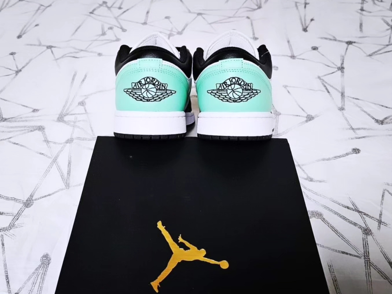 Jordan 1 Low White Green Glow 착용 스타일 - 5