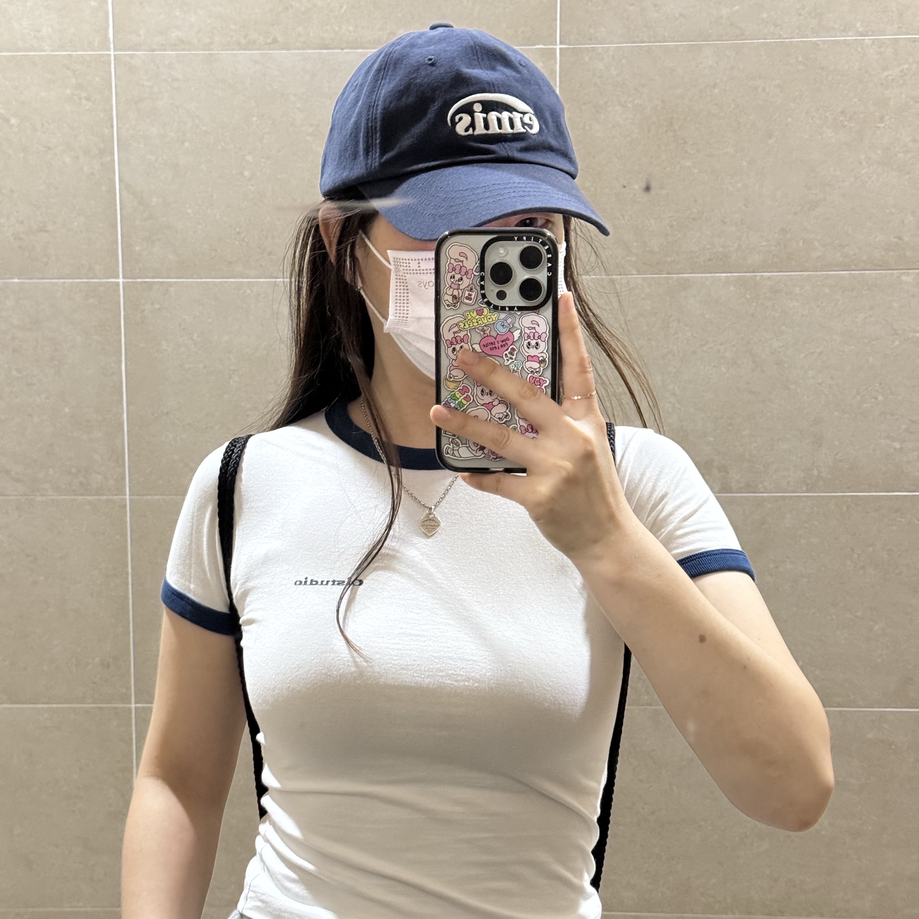 Emis New Logo Emis Cap Navy 착용 스타일