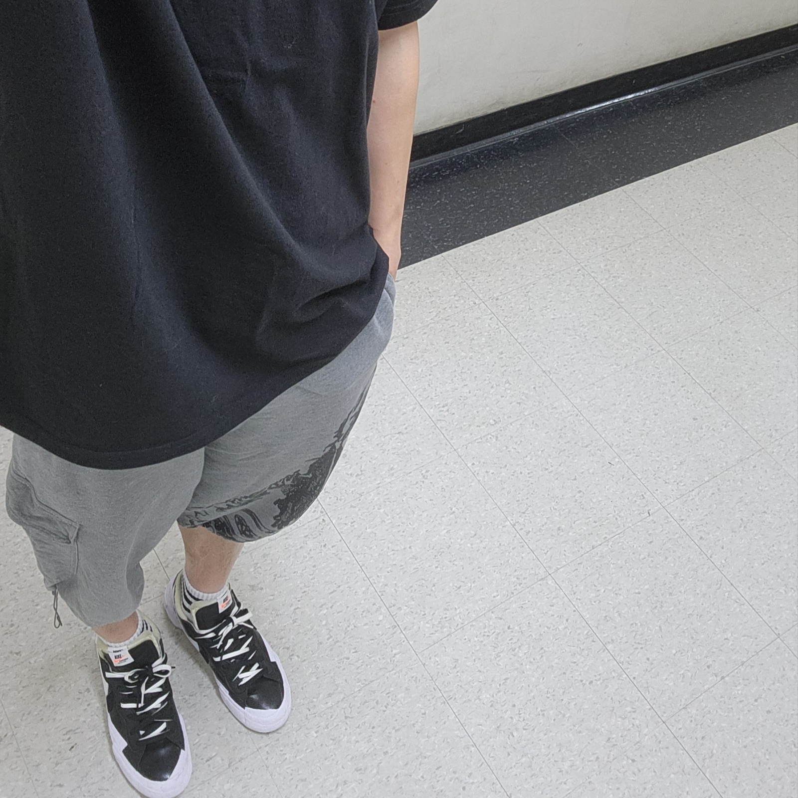 Nike x Sacai Blazer Low Black Patent Leather 착용 스타일 - 1