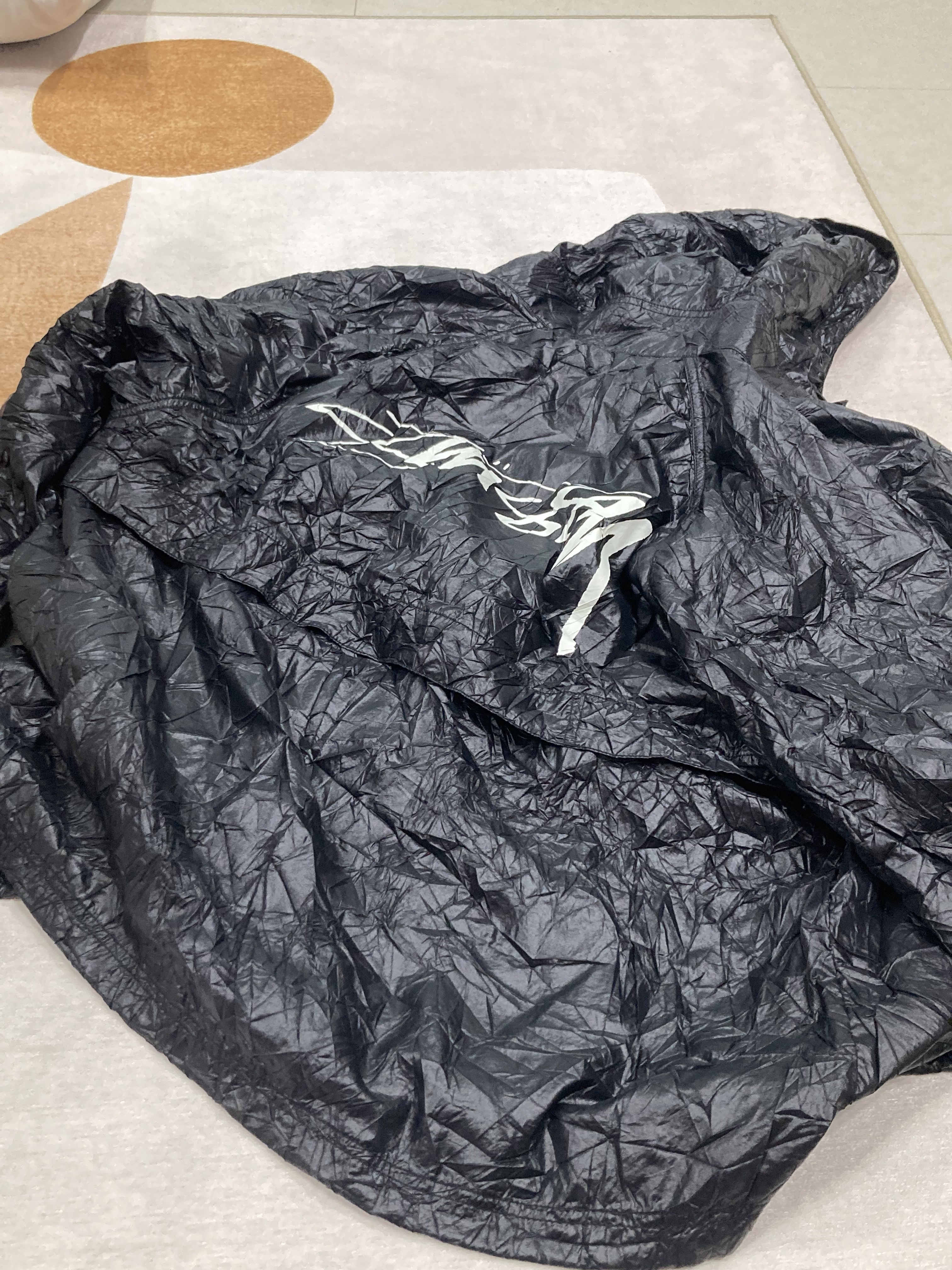 Stussy Beach Shell Wrinkled Nylon Jacket Black 착용 스타일