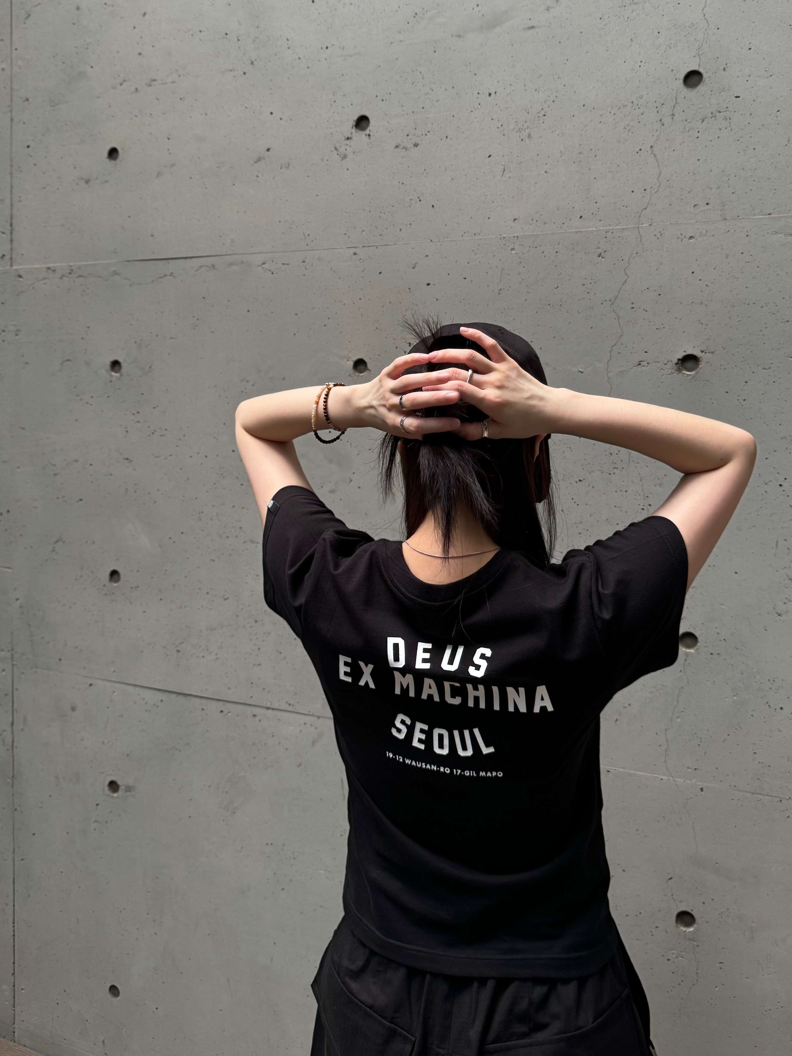 (Kids) Deus Ex Machina College Seoul T-Shirt Black, Nike x Drake Nocta Glide Black White Clear 착용 스타일 - 4
