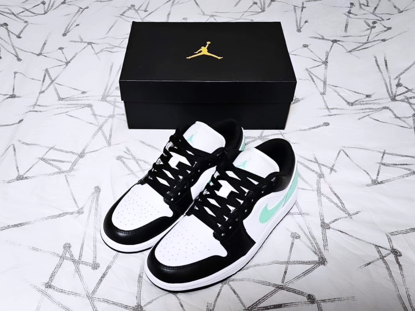 Jordan 1 Low White Green Glow 착용 스타일 - 1