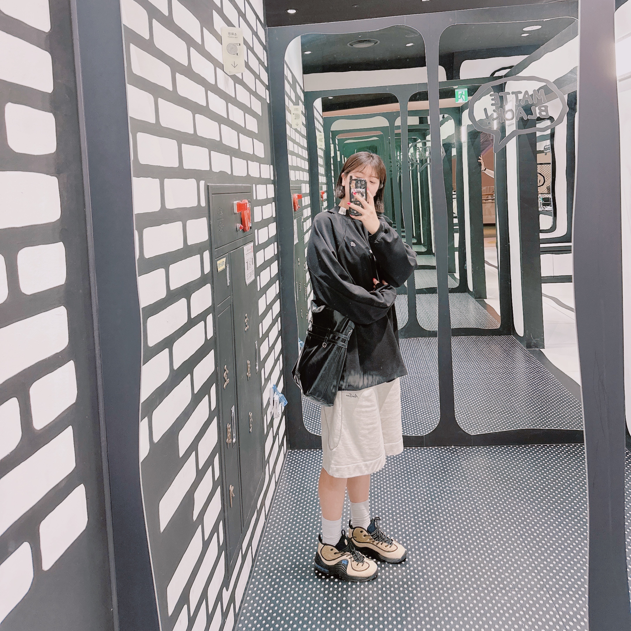 Nike x Stussy Air Penny II Rattan and Limestone, Ader Error Tever Logo Sweatshorts Oatmeal 착용 스타일 - 1