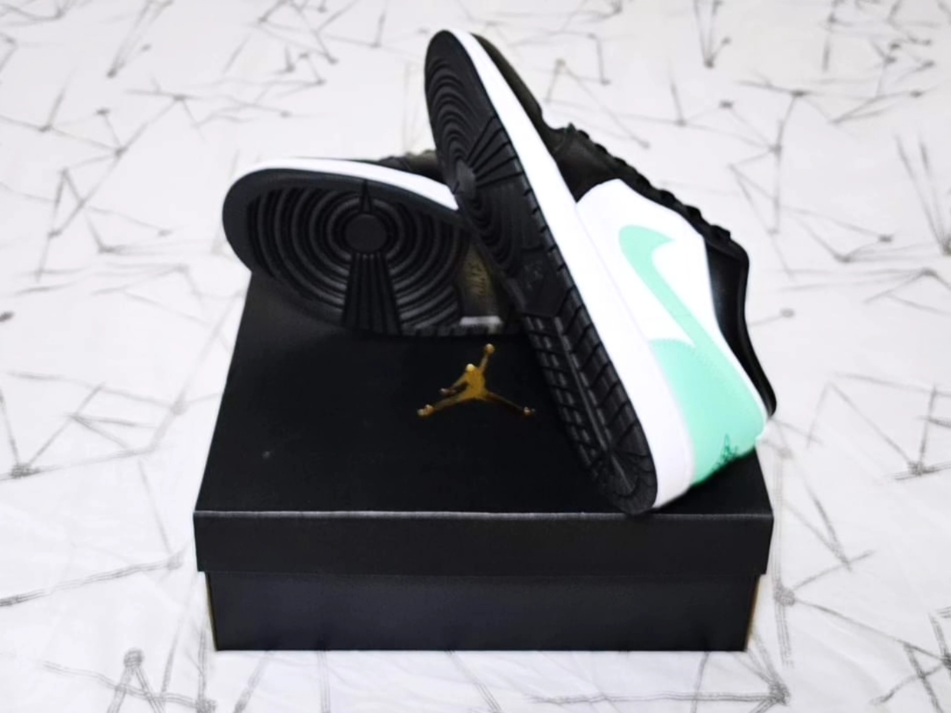 Jordan 1 Low White Green Glow 착용 스타일 - 4