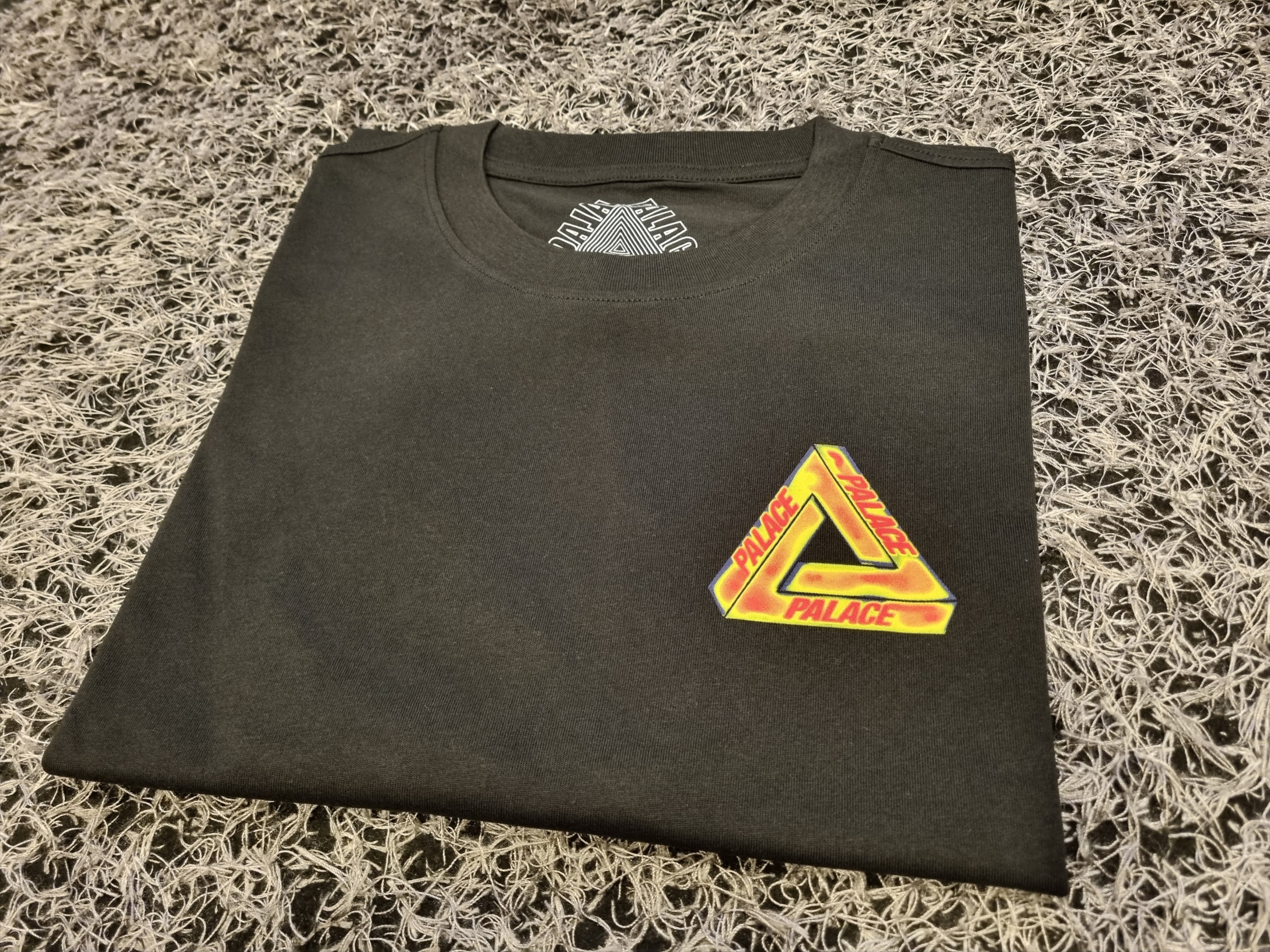 Palace Heat Sensi T-Shirt Black - 24SS 착용 스타일