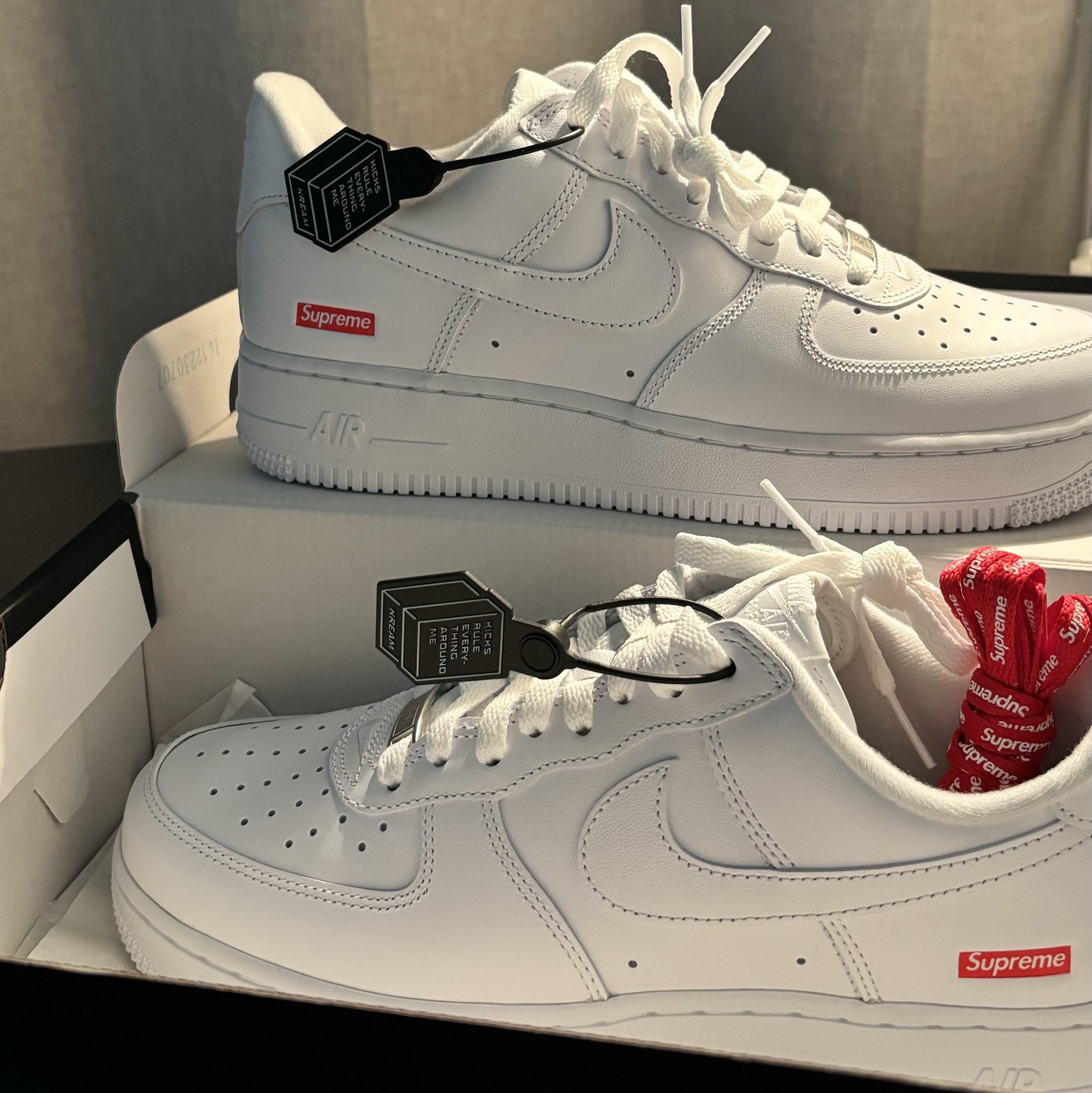 Nike x Supreme Air Force 1 Low White 착용 스타일 - 2