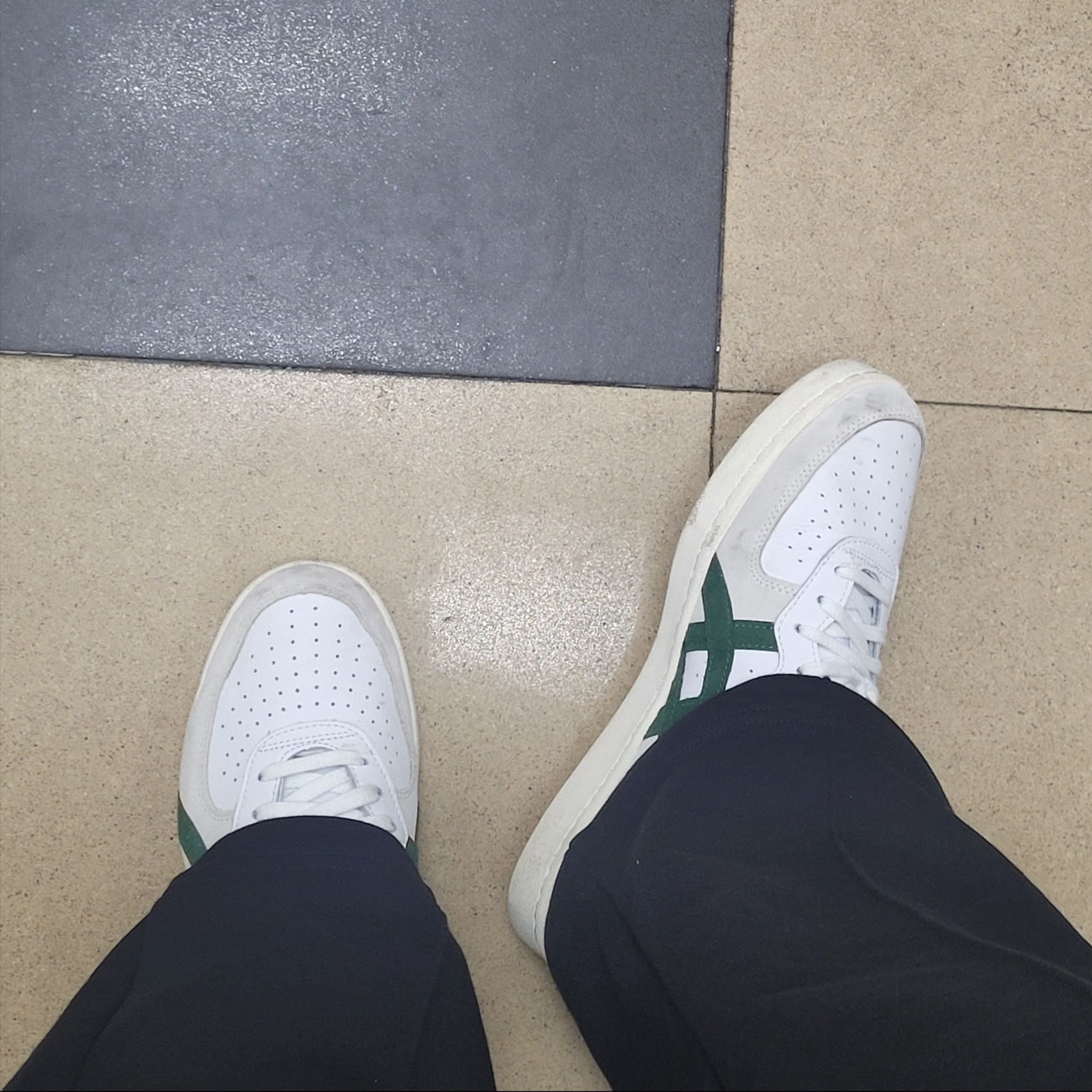 Onitsuka Tiger GSM White Hunter Green 착용 스타일