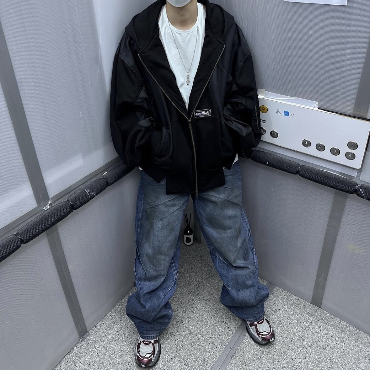 Civision by CSC Remake Hooded Blouson Black, Civision by CSC Vision Logo T-Shirt Black 착용 스타일 - 3