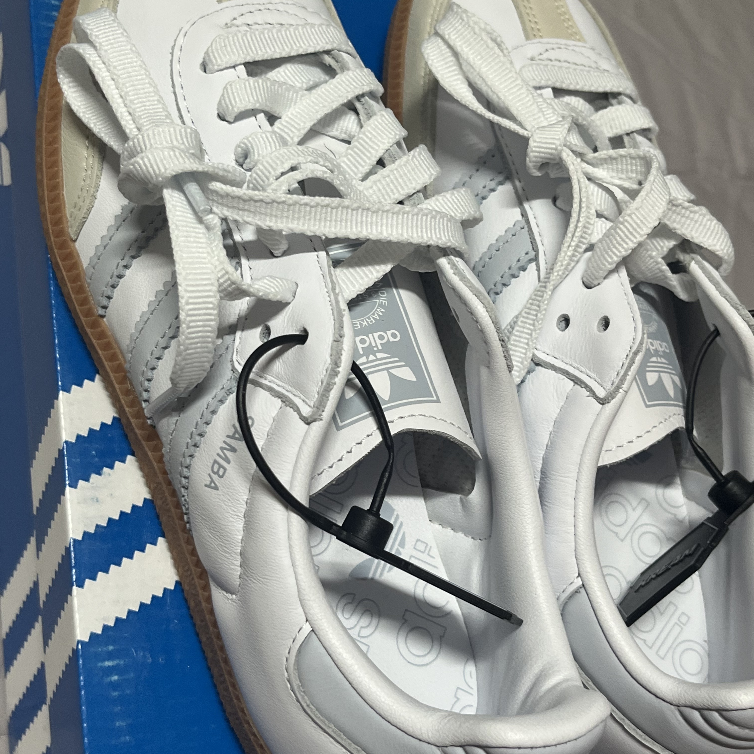 (W) Adidas Samba OG Cloud White Halo Blue 착용 스타일