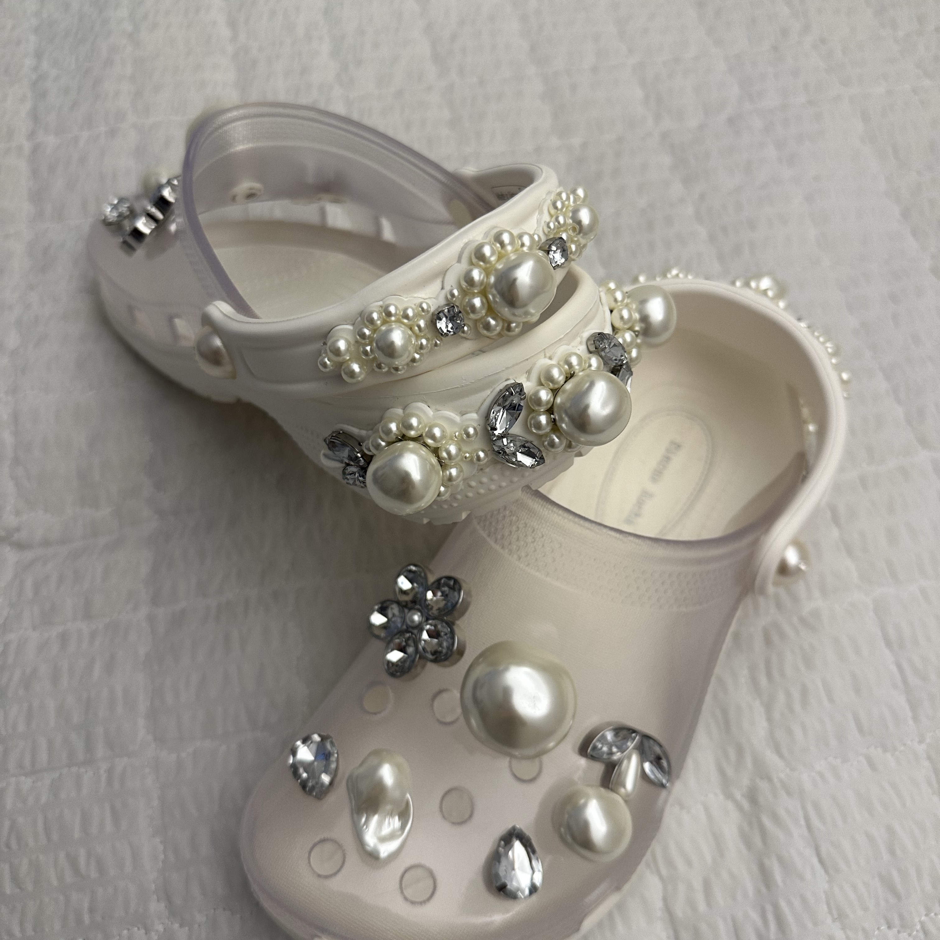 (W) Crocs x Simone Rocha Classic Clog Translucent 착용 스타일 - 2