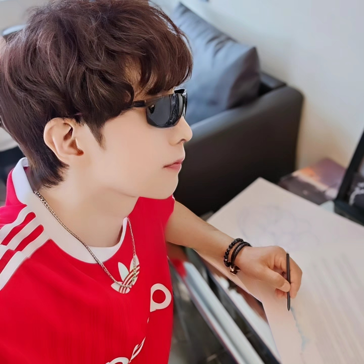 Adidas Adicolor T-Shirt Better Scarlet White - KR Sizing, Adidas Adicolor T-Shirt Better Scarlet White - US Sizing 착용 스타일 - 4