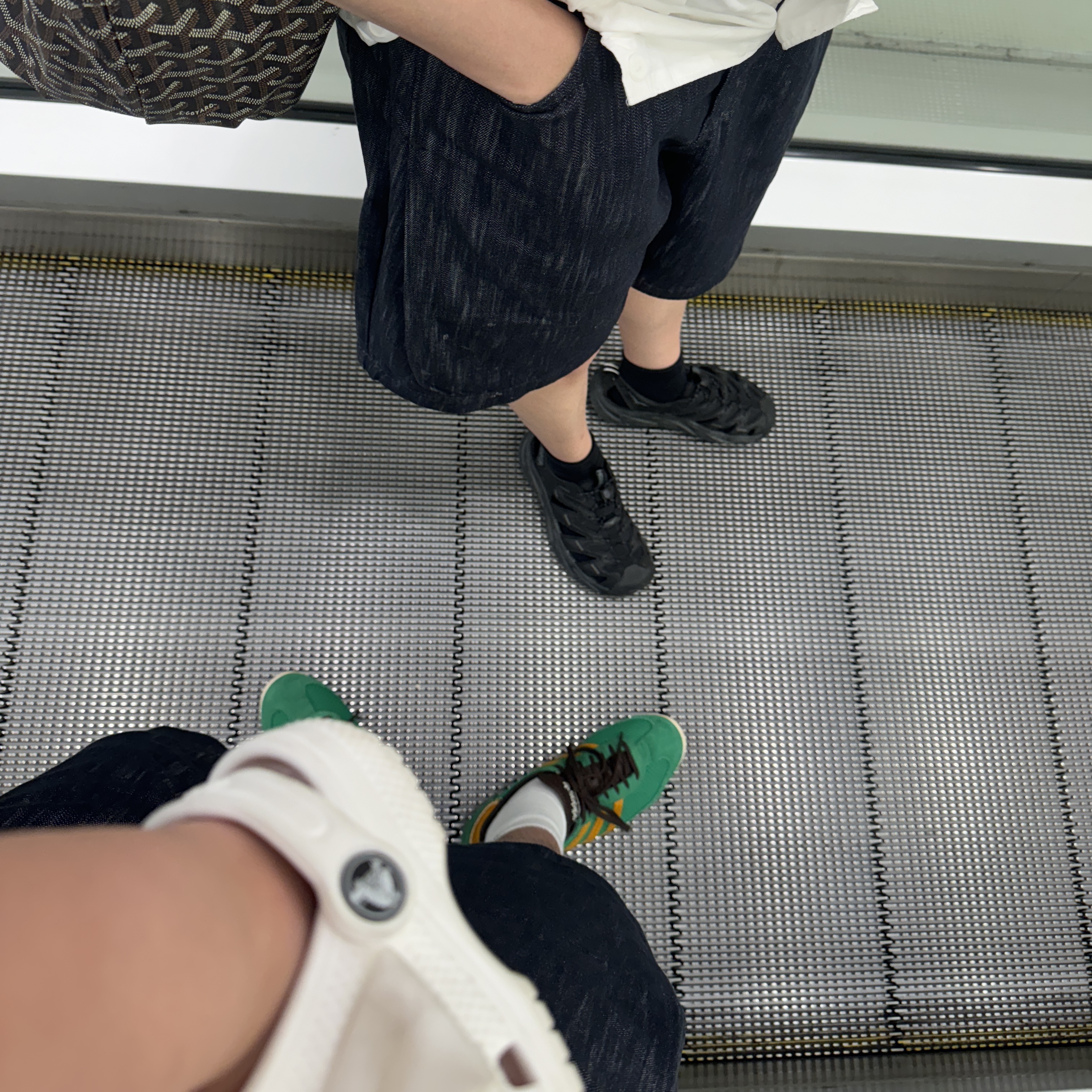 Hoka Hopara Black, Adidas x Wales Bonner SL 72 Knit Green 착용 스타일